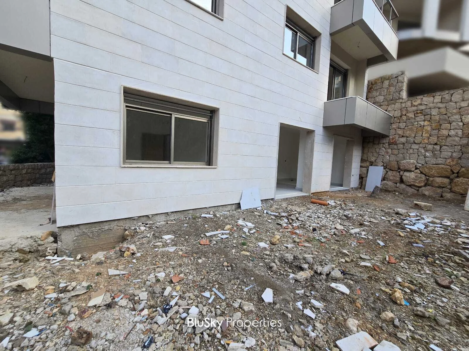 Apartment 115m² Garden for Sale in Mar Roukoz — الصورة 2