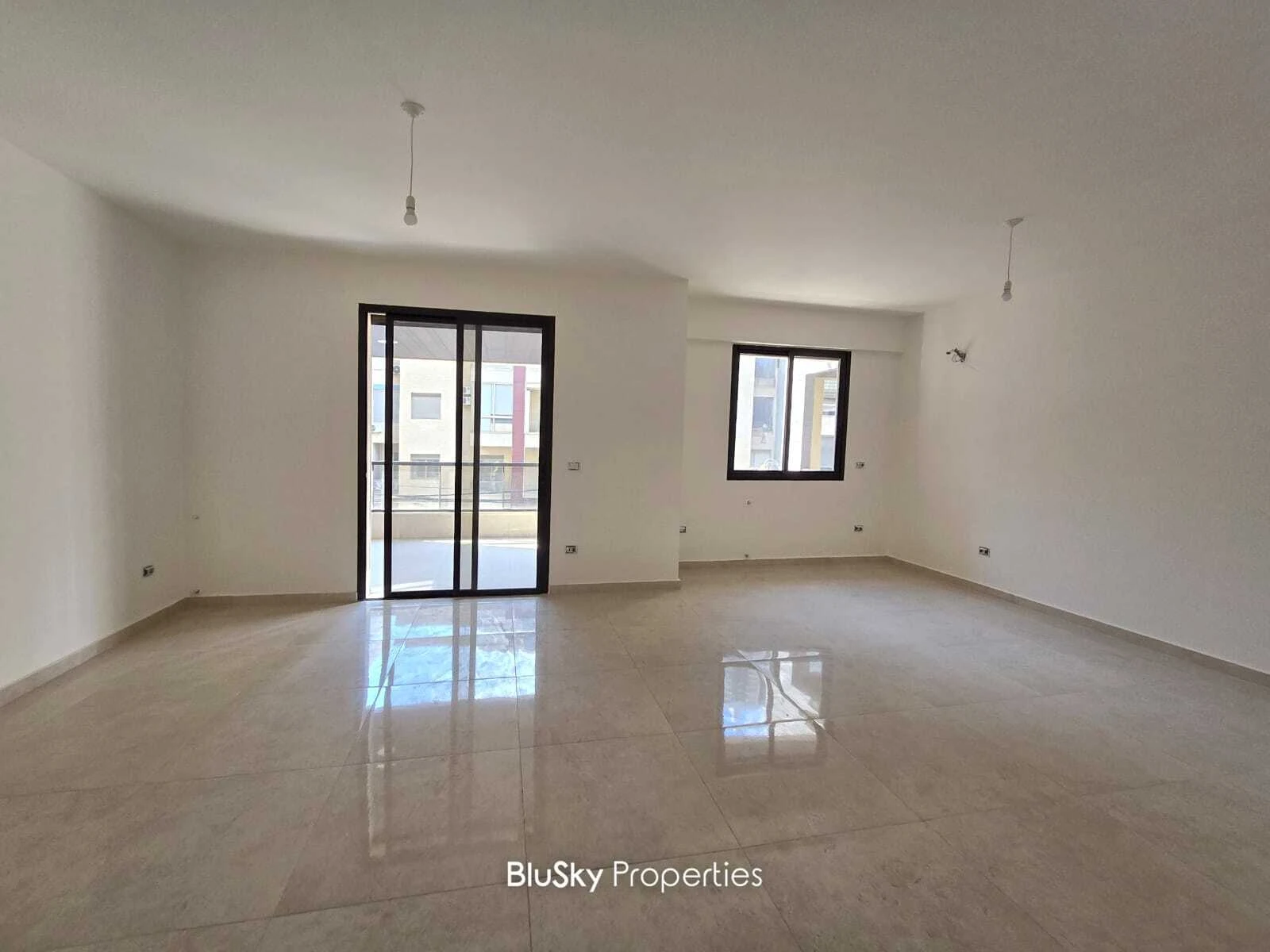 Apartment 175m² Balcony for Sale in Mar Roukoz