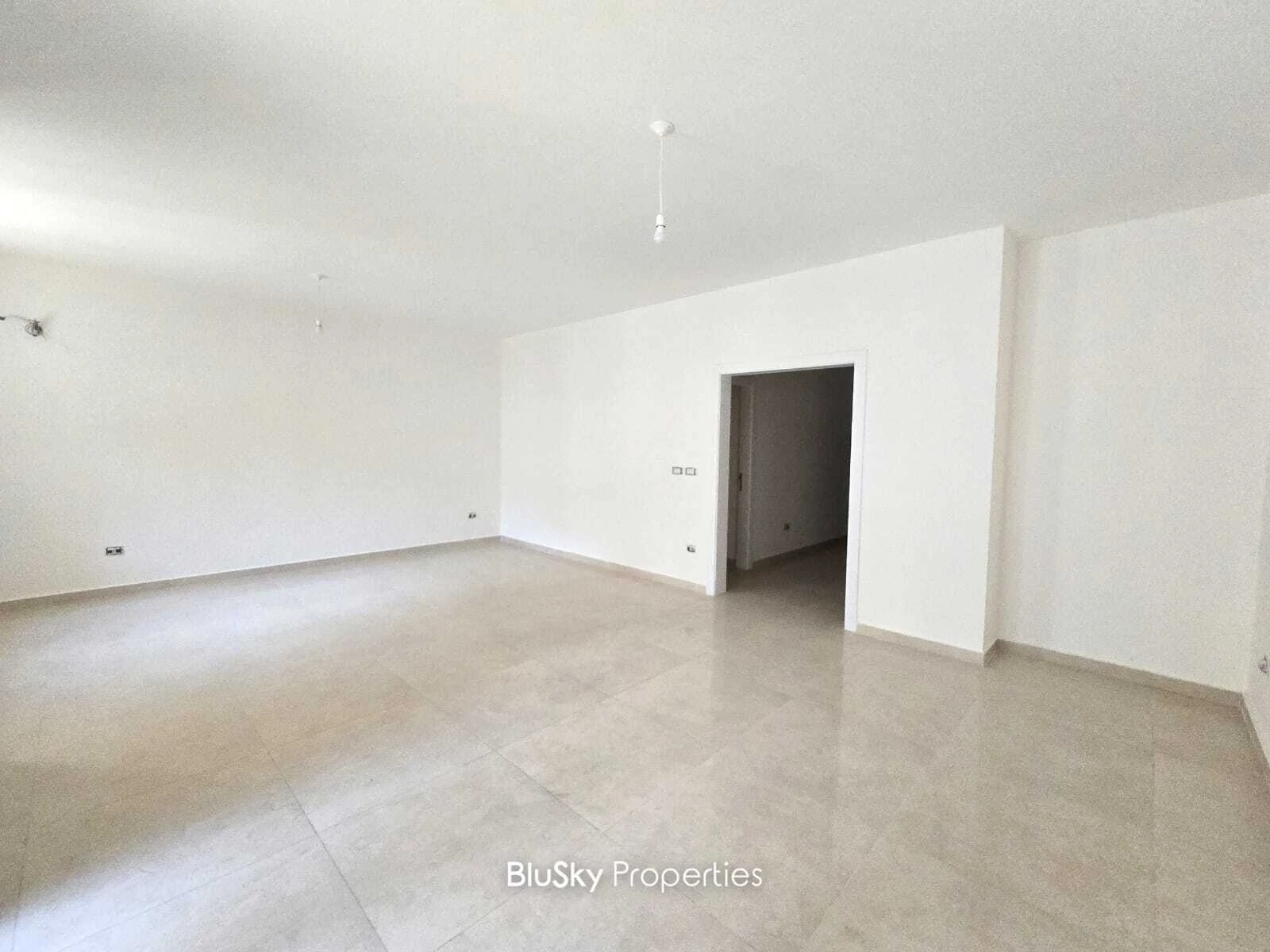 Apartment 175m² Balcony for Sale in Mar Roukoz — photo 3