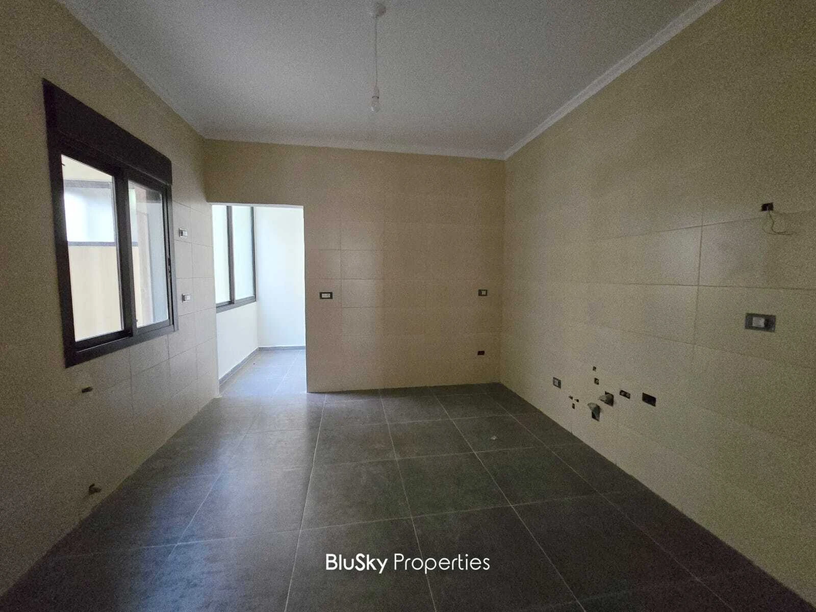 Apartment 175m² Balcony for Sale in Mar Roukoz — photo 4