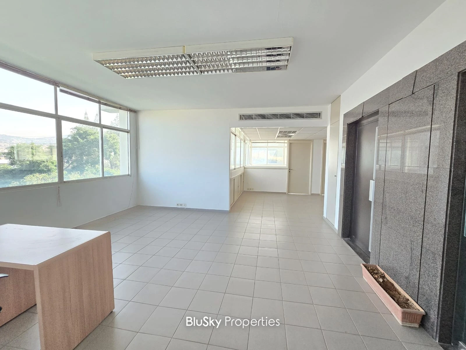 Office 220m² for Rent in Mar Roukoz — الصورة 4