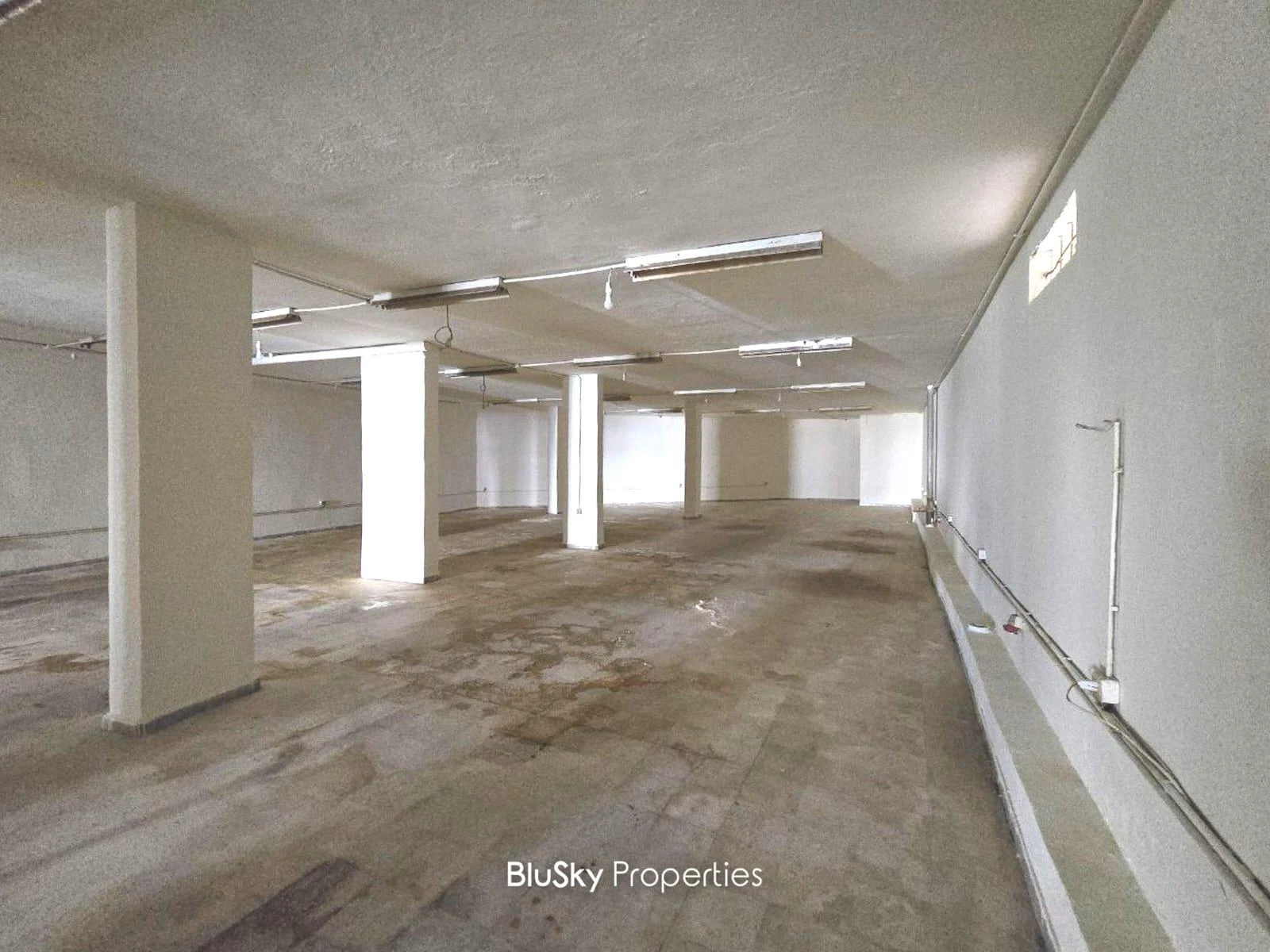 Warehouse 400m² for Sale in Mar Roukoz — photo 2