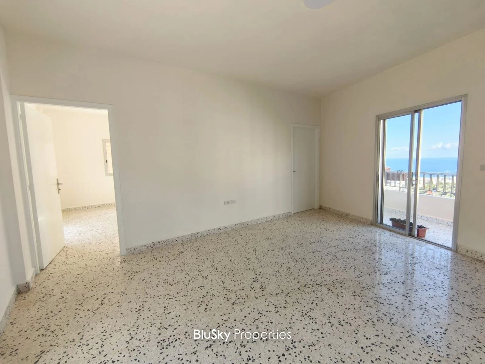 Apartment 100m² for Rent in Mtayleb