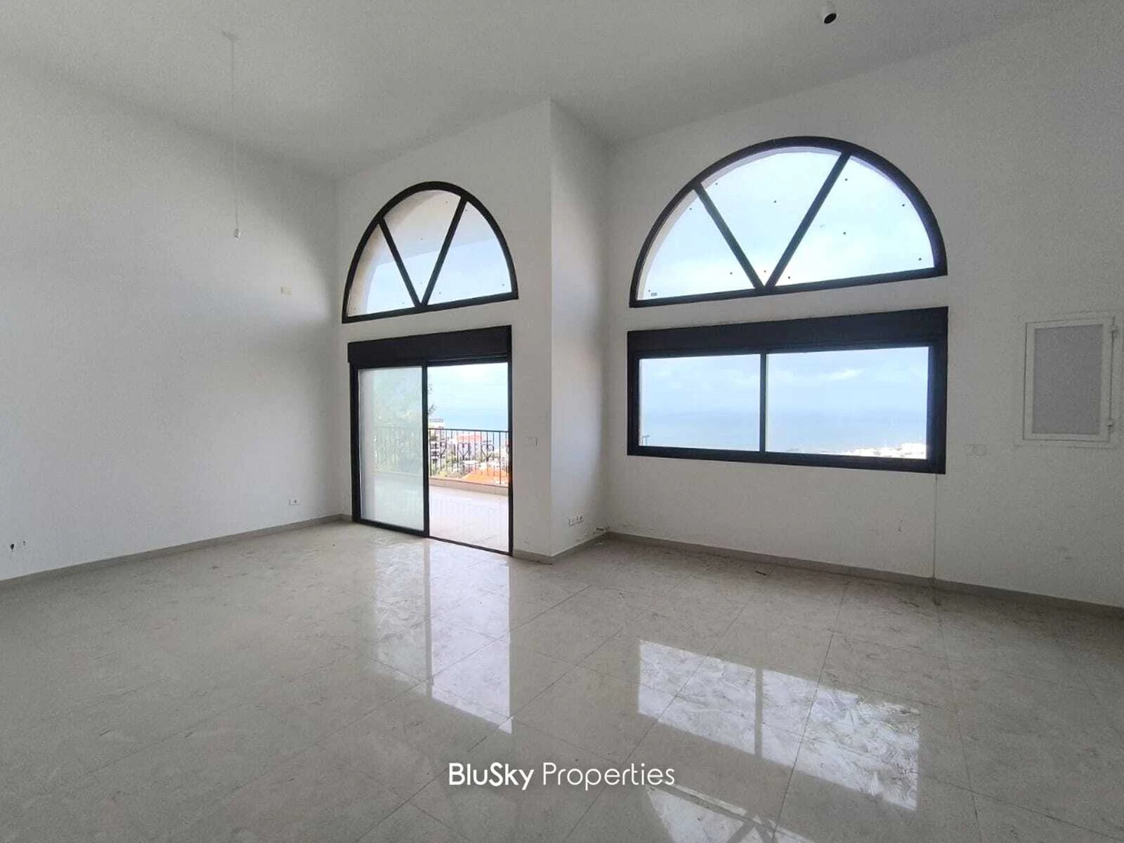 Apartment 165m² Balcony for Rent in Mtayleb
