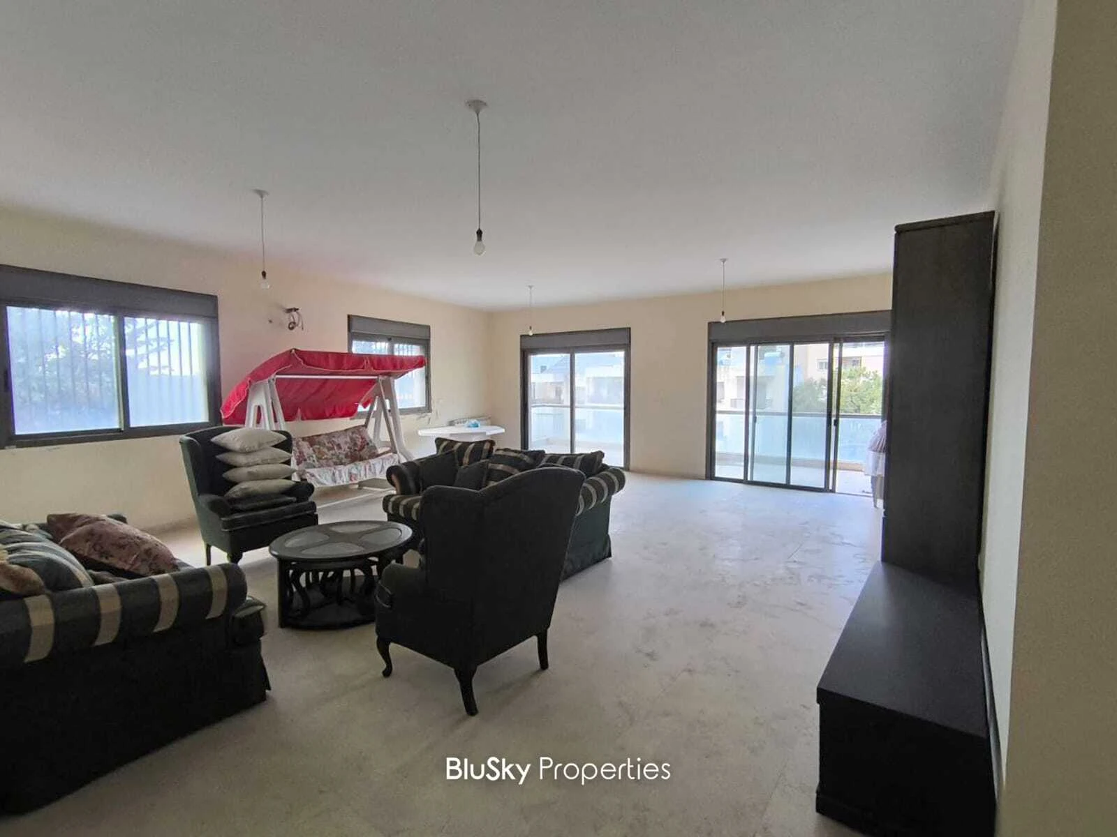Apartment 200m² with Terrace for Sale in Mtayleb