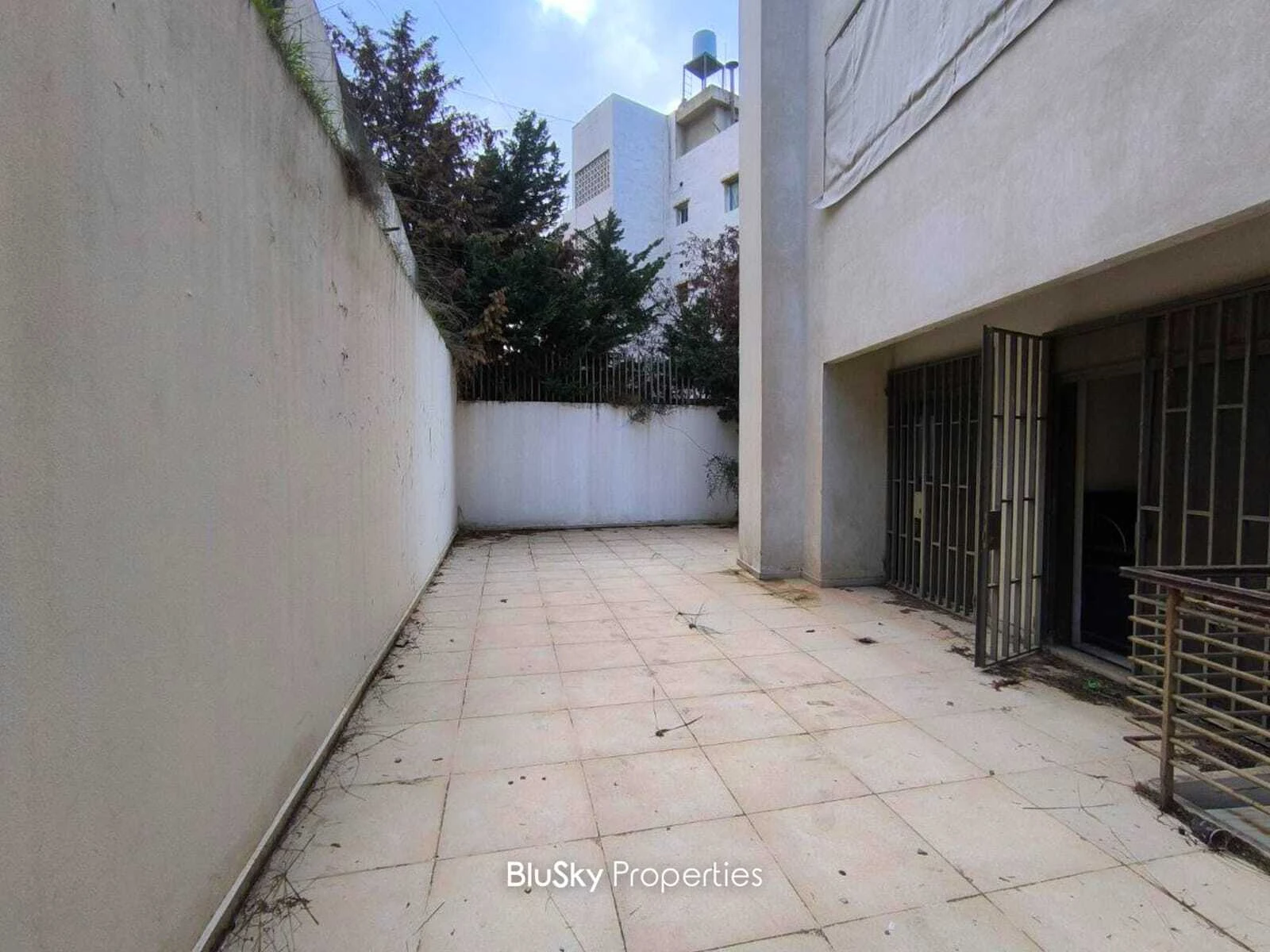 Apartment 200m² with Terrace for Sale in Mtayleb — photo 3