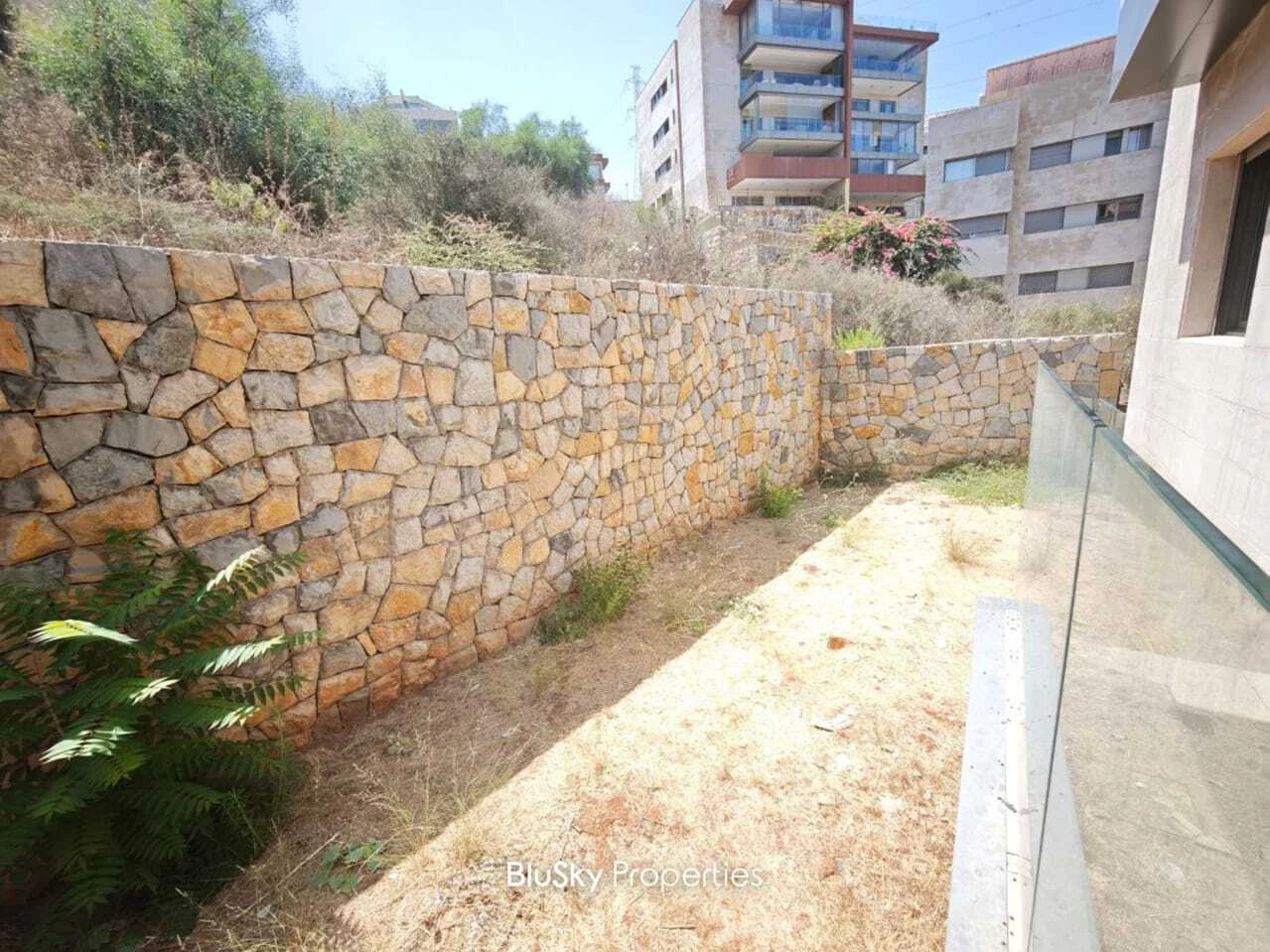 Apartment 210m² Garden for Sale in Mtayleb — photo 4