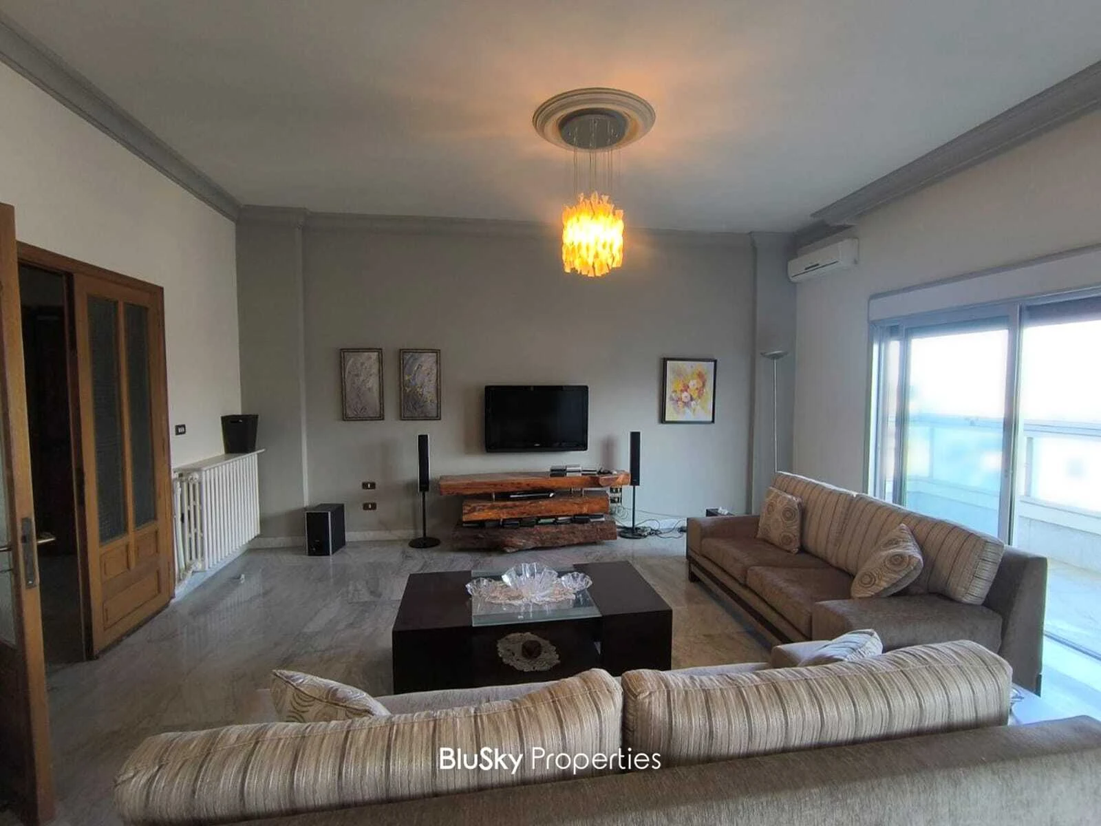 Apartment 240m² for Rent in Mtaileb
