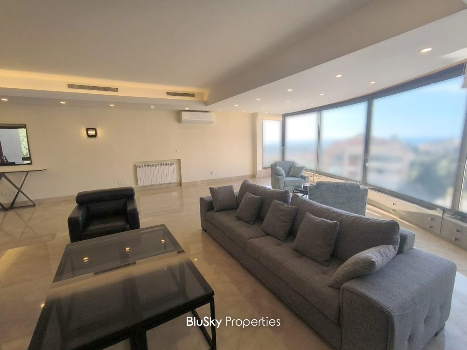 Apartment 280m² with Sea View for Rent in Mtaileb