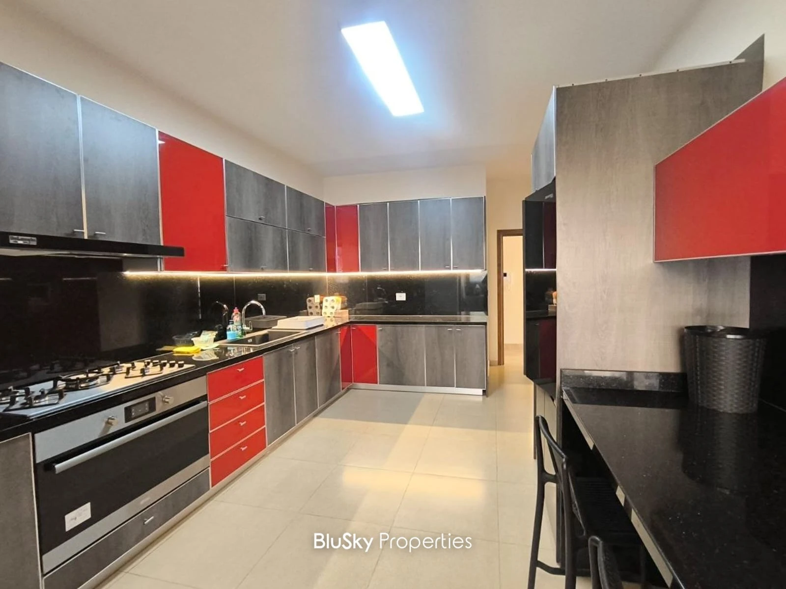 Apartment 280m² with Sea View for Rent in Mtaileb — photo 3