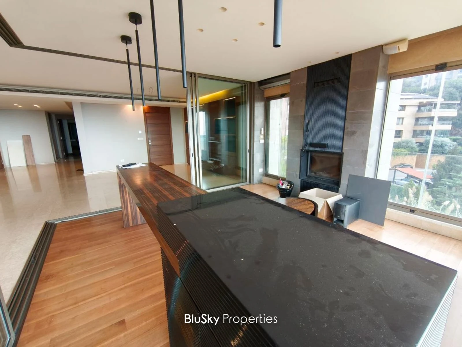 Apartment 285m² with Terrace for Sale in Mtayleb — الصورة 2