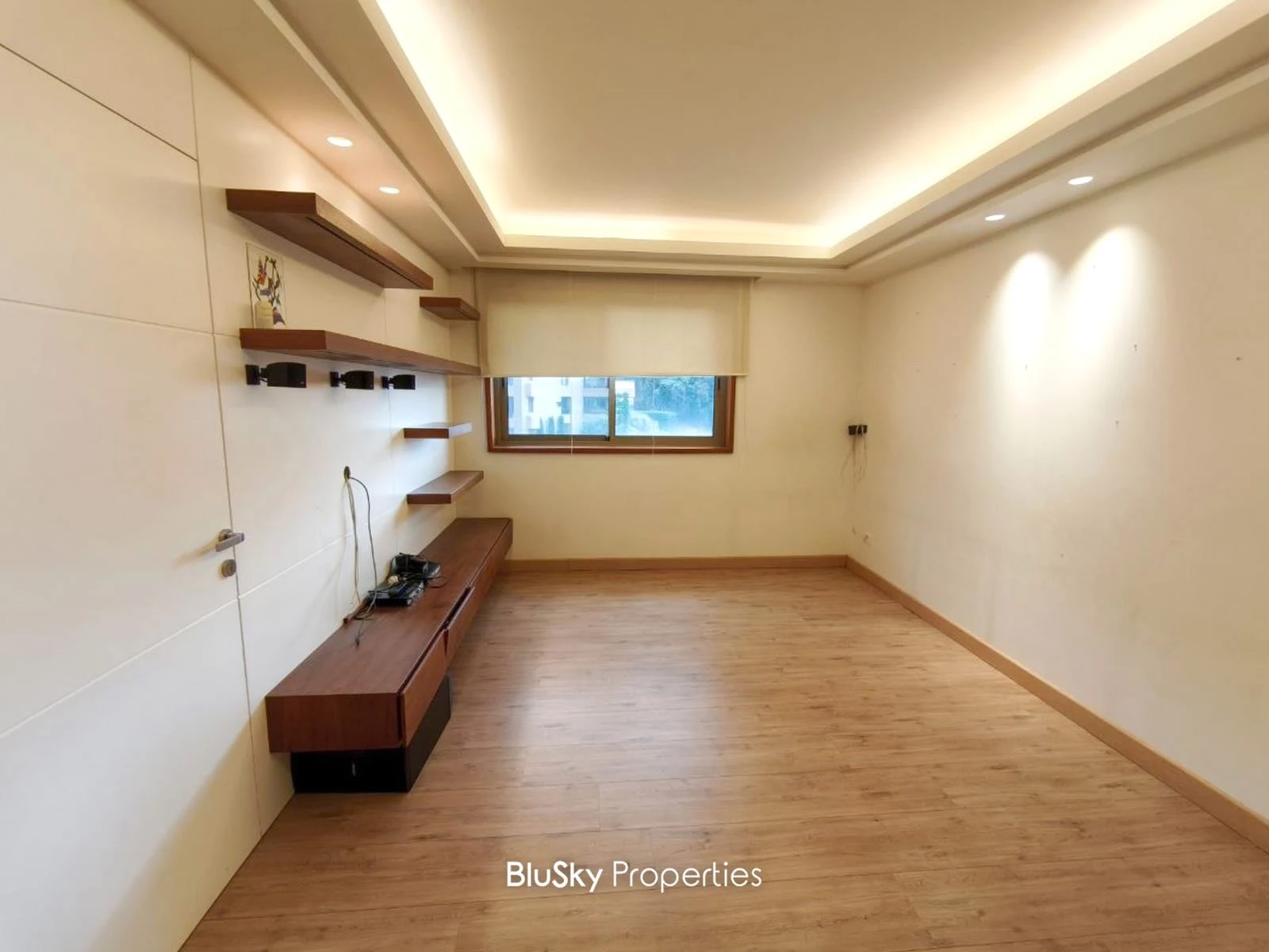 Apartment 285m² with Terrace for Sale in Mtayleb — الصورة 4
