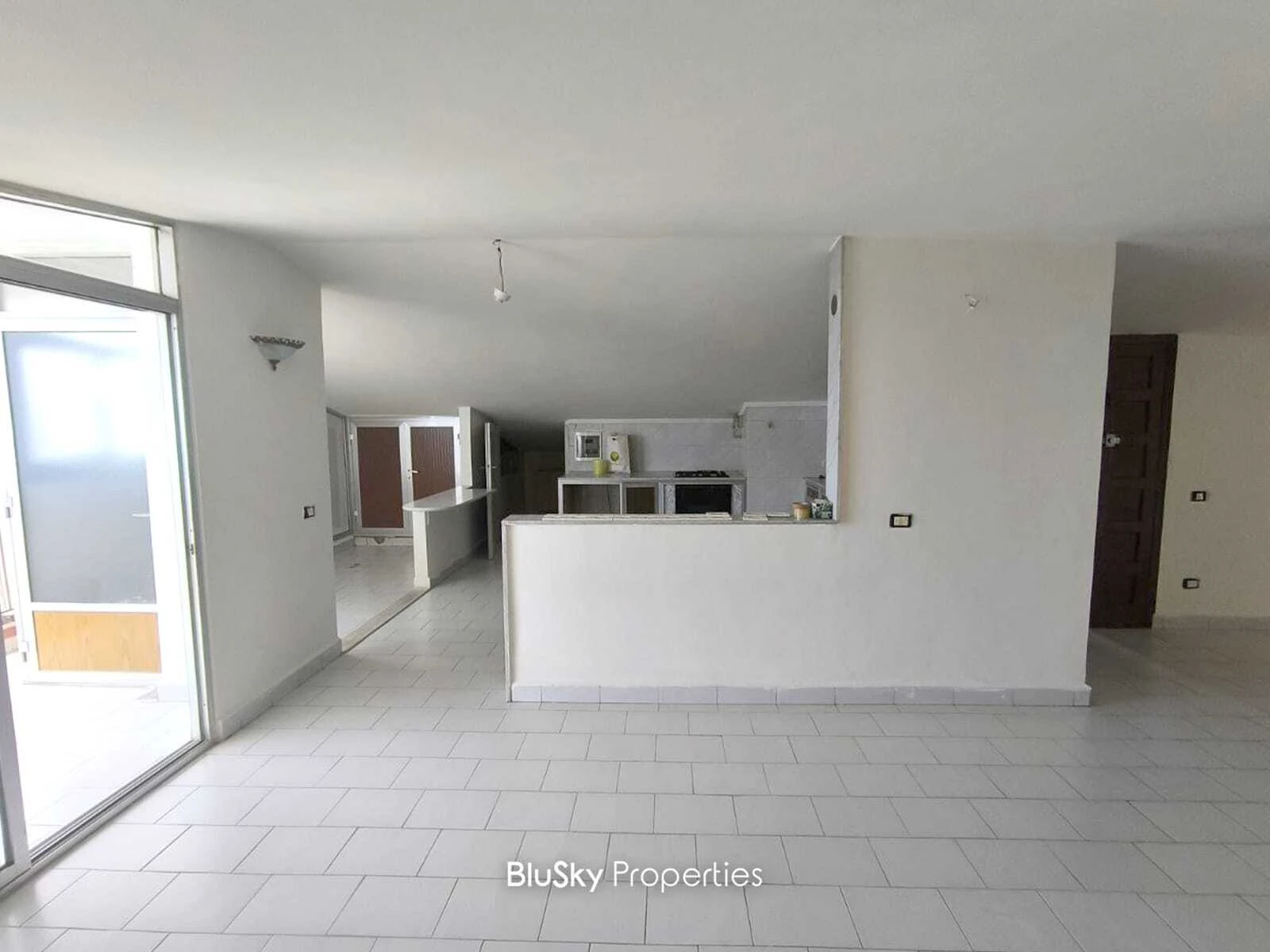 Apartment 160m² Sea View for Sale in Mazraet Yachouh — photo 4