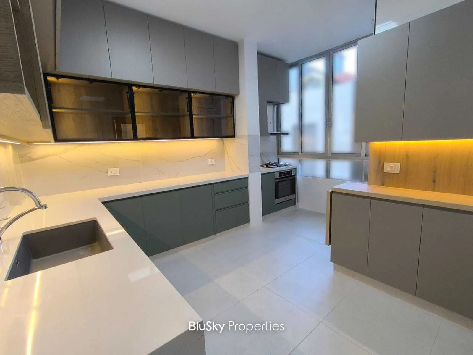 Apartment 165m² for Sale or Rent in Mazraet Yachouh — الصورة 3