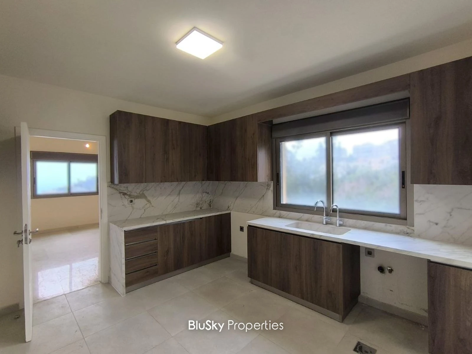 Apartment 190m² with Sea View for Rent in Mazraet Yachouh — الصورة 3
