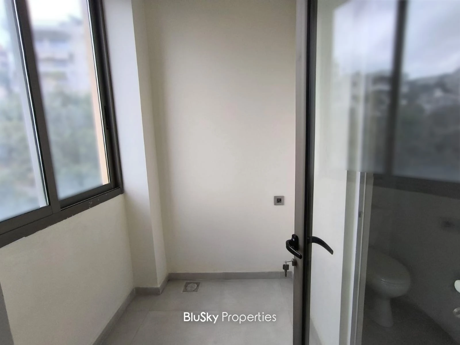 Apartment 190m² with Sea View for Rent in Mazraet Yachouh — الصورة 4
