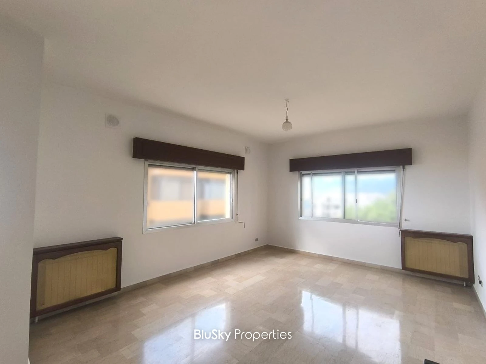 Apartment 200m² for Sale in Mazraet Yachouh