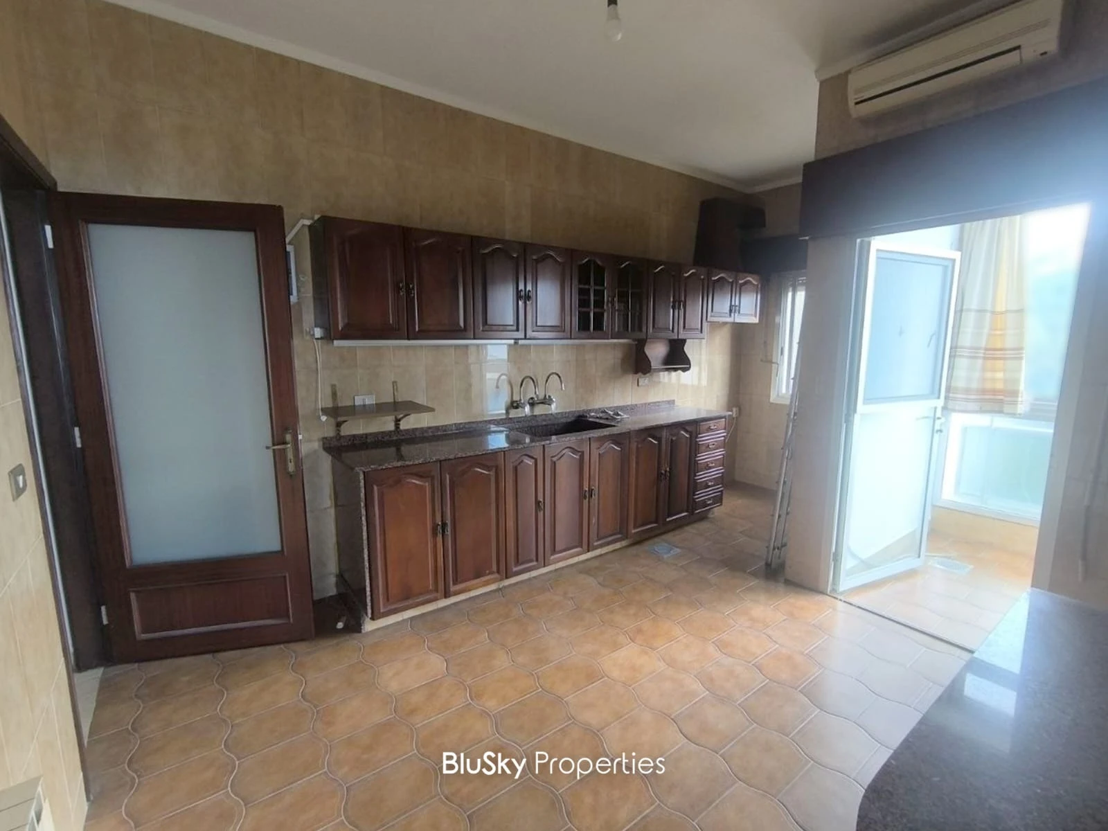 Apartment 200m² for Sale in Mazraet Yachouh — photo 3