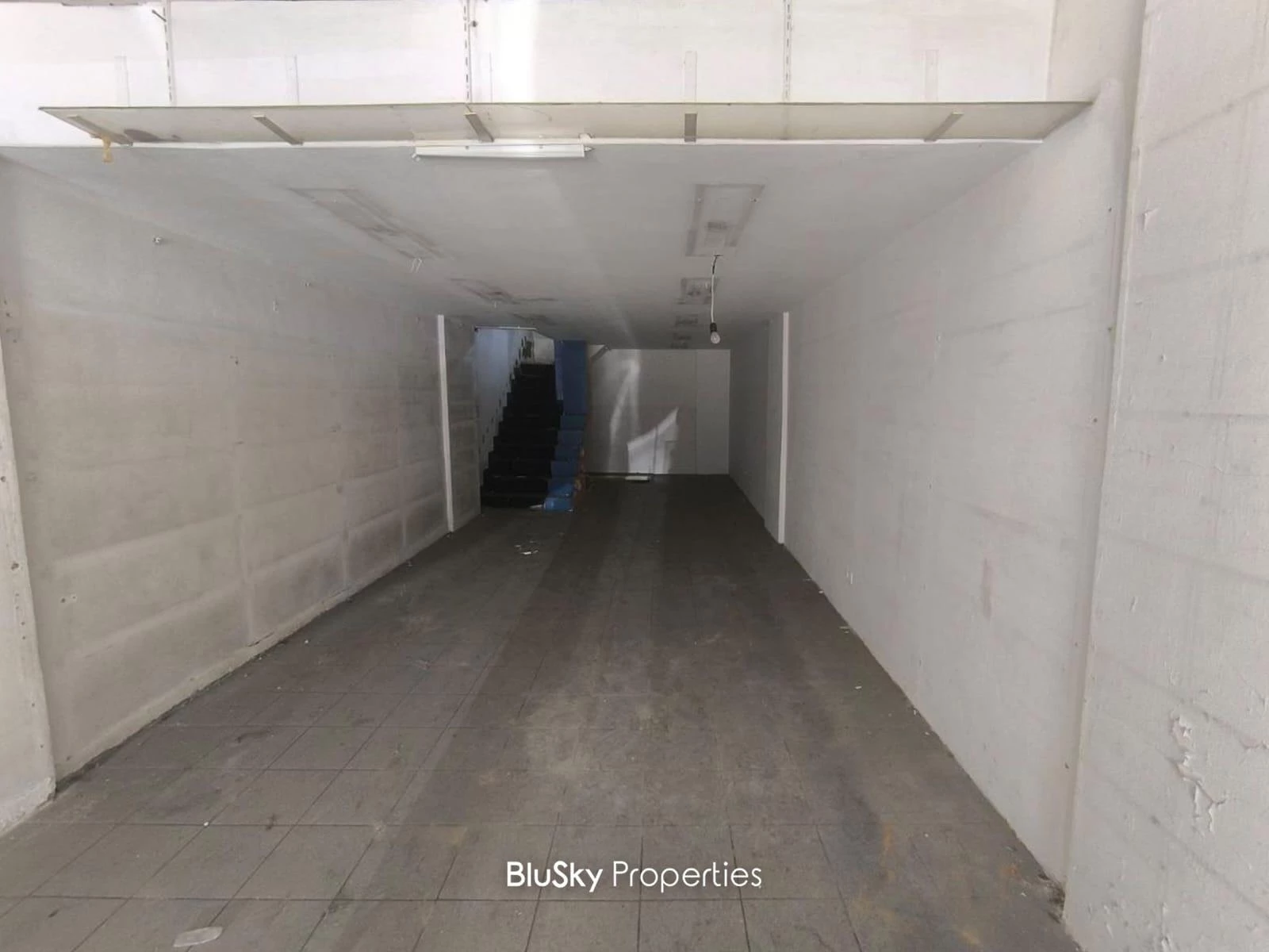 Shop 230m² Triplex for Sale in Mazraet Yachouh — photo 2