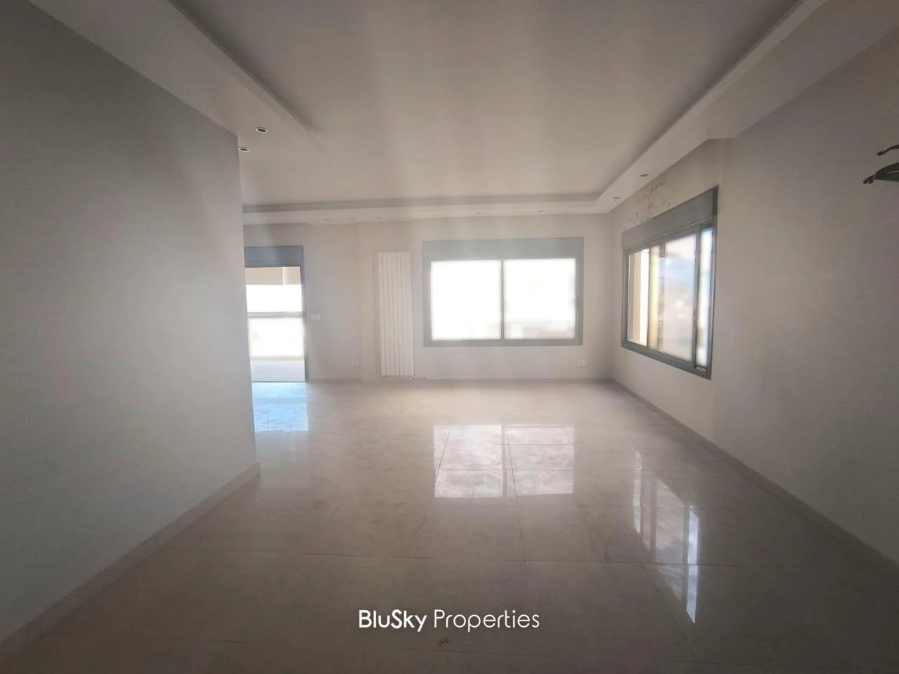 Apartment 249m² Sea View for Sale in Mazraet Yachouh — photo 2