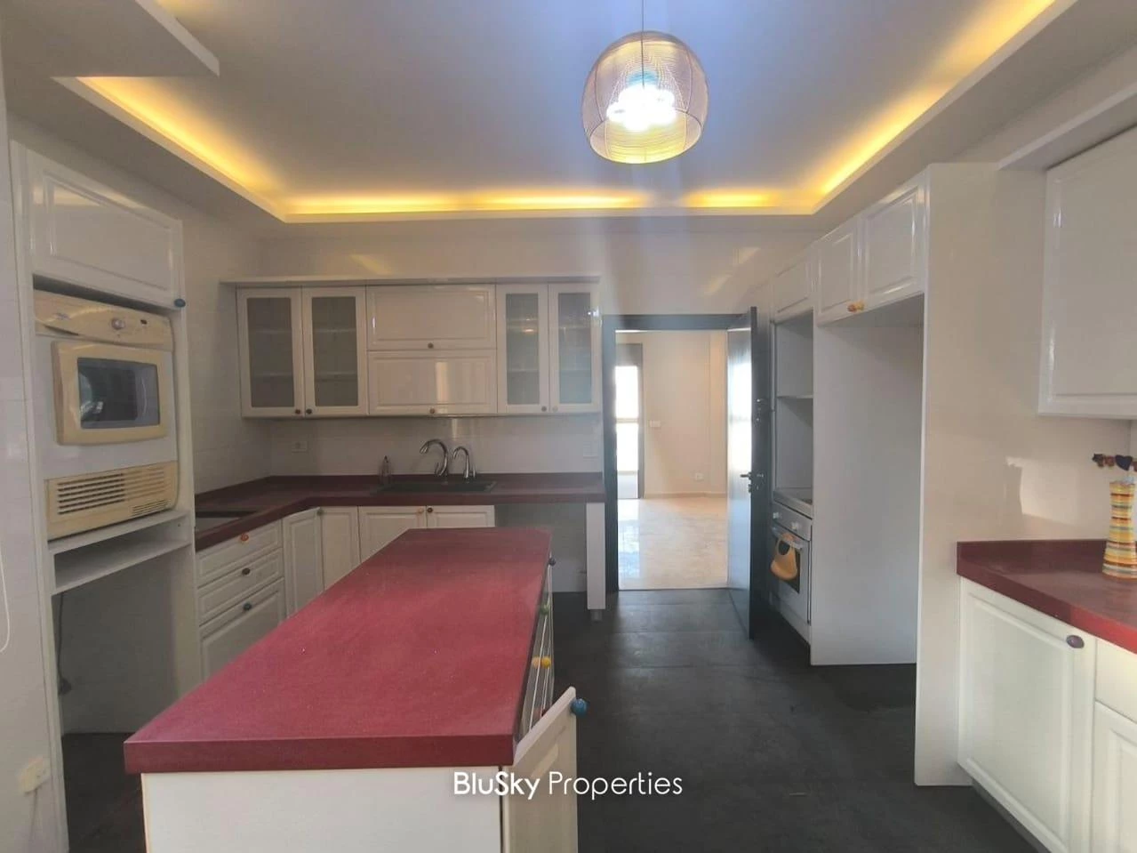 Apartment 249m² Sea View for Sale in Mazraet Yachouh — photo 4
