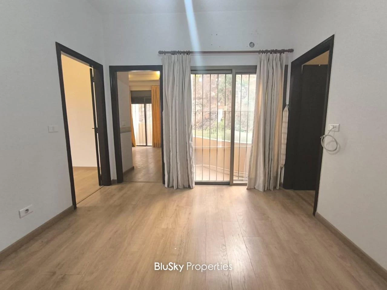 Apartment 249m² Sea View for Sale in Mazraet Yachouh — photo 5