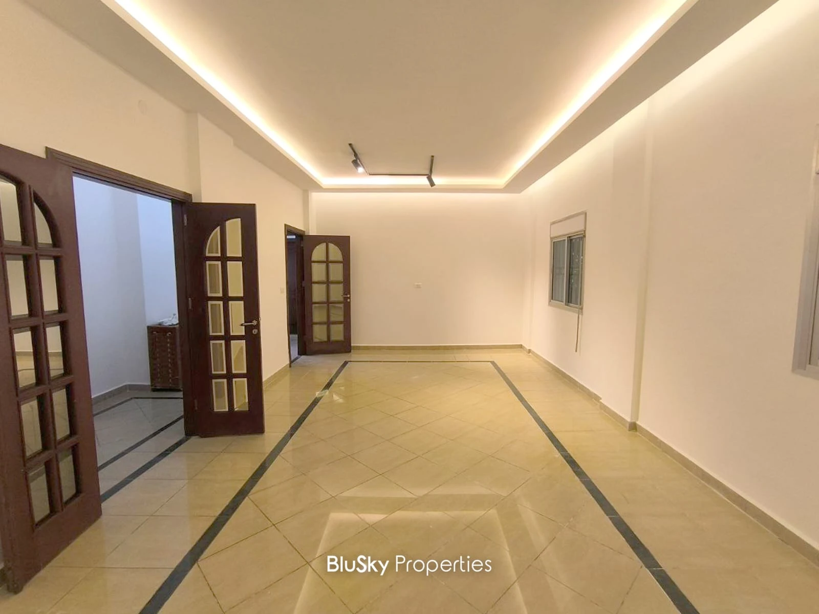 Apartment 280m² for Rent in Mazraet Yachouh