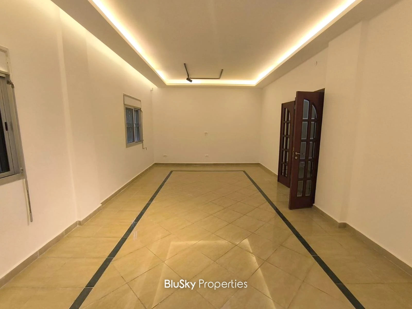 Apartment 280m² for Rent in Mazraet Yachouh — الصورة 2