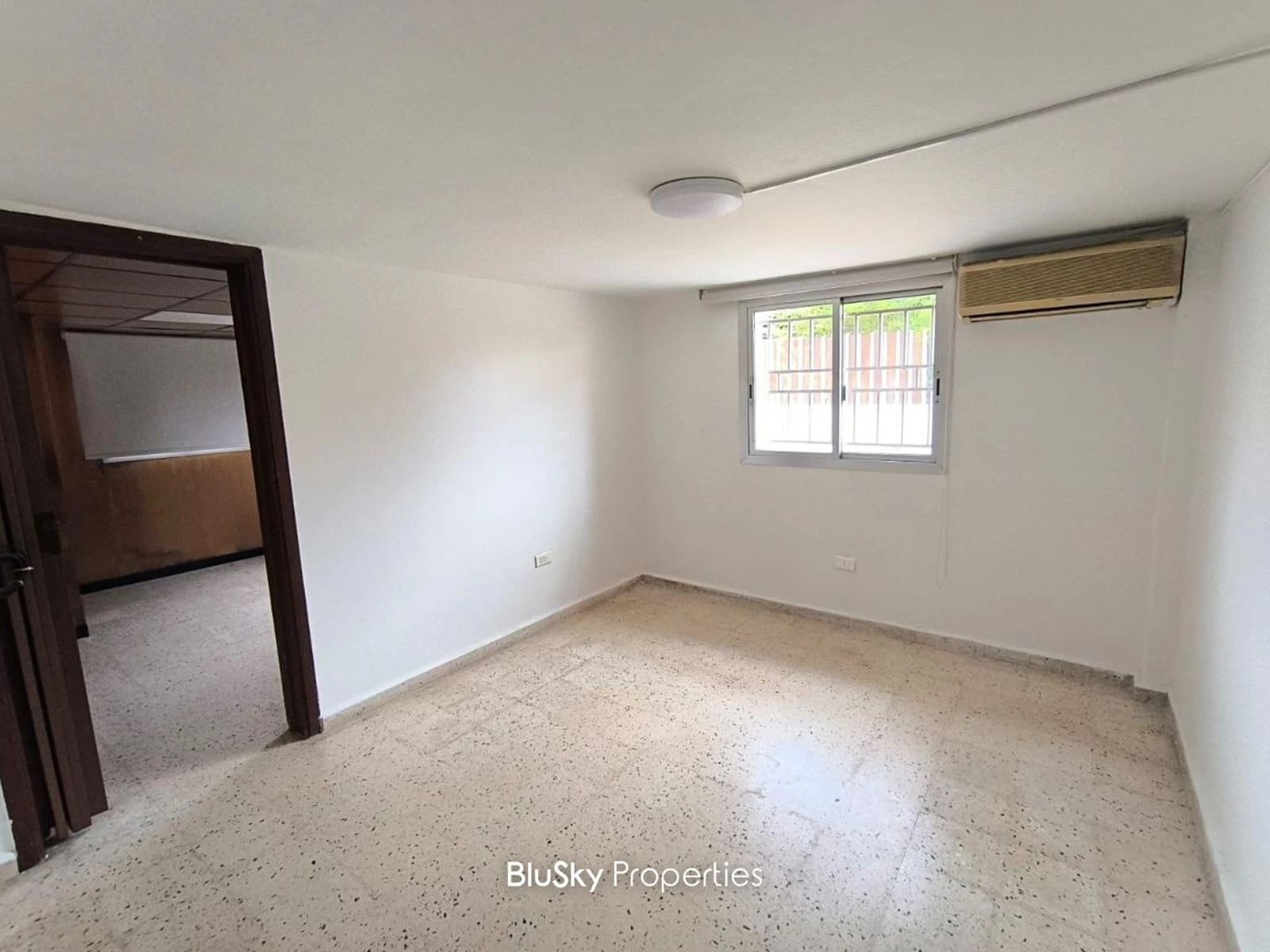 Apartment 280m² for Rent in Mazraet Yachouh — الصورة 4