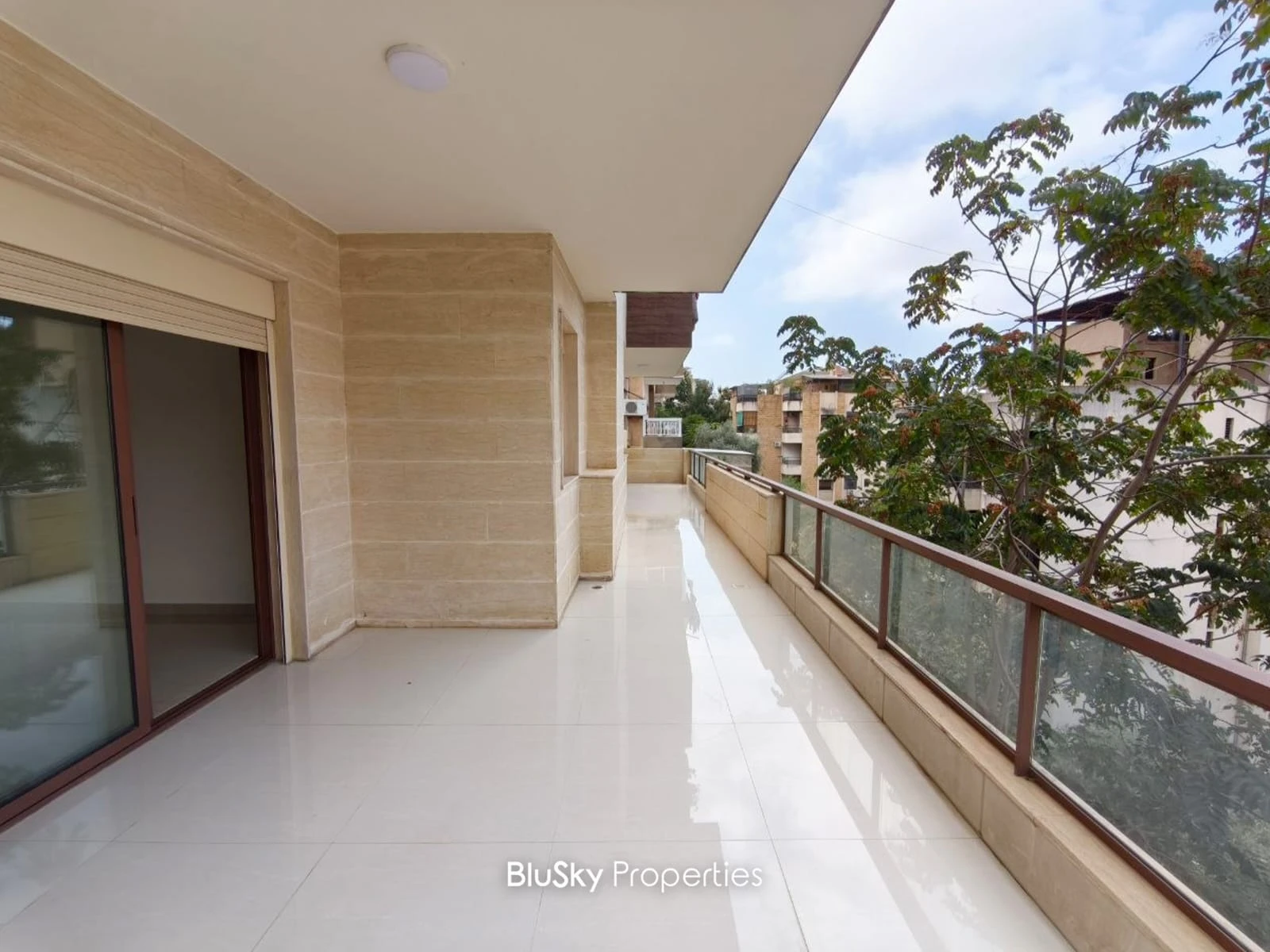 Apartment 325m² with Terrace for Rent in Mazraet Yachouh — الصورة 2