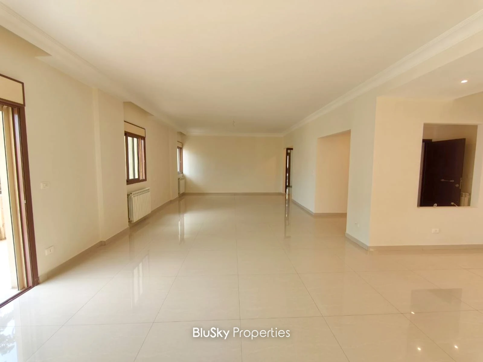 Apartment 325m² with Terrace for Rent in Mazraet Yachouh — الصورة 3