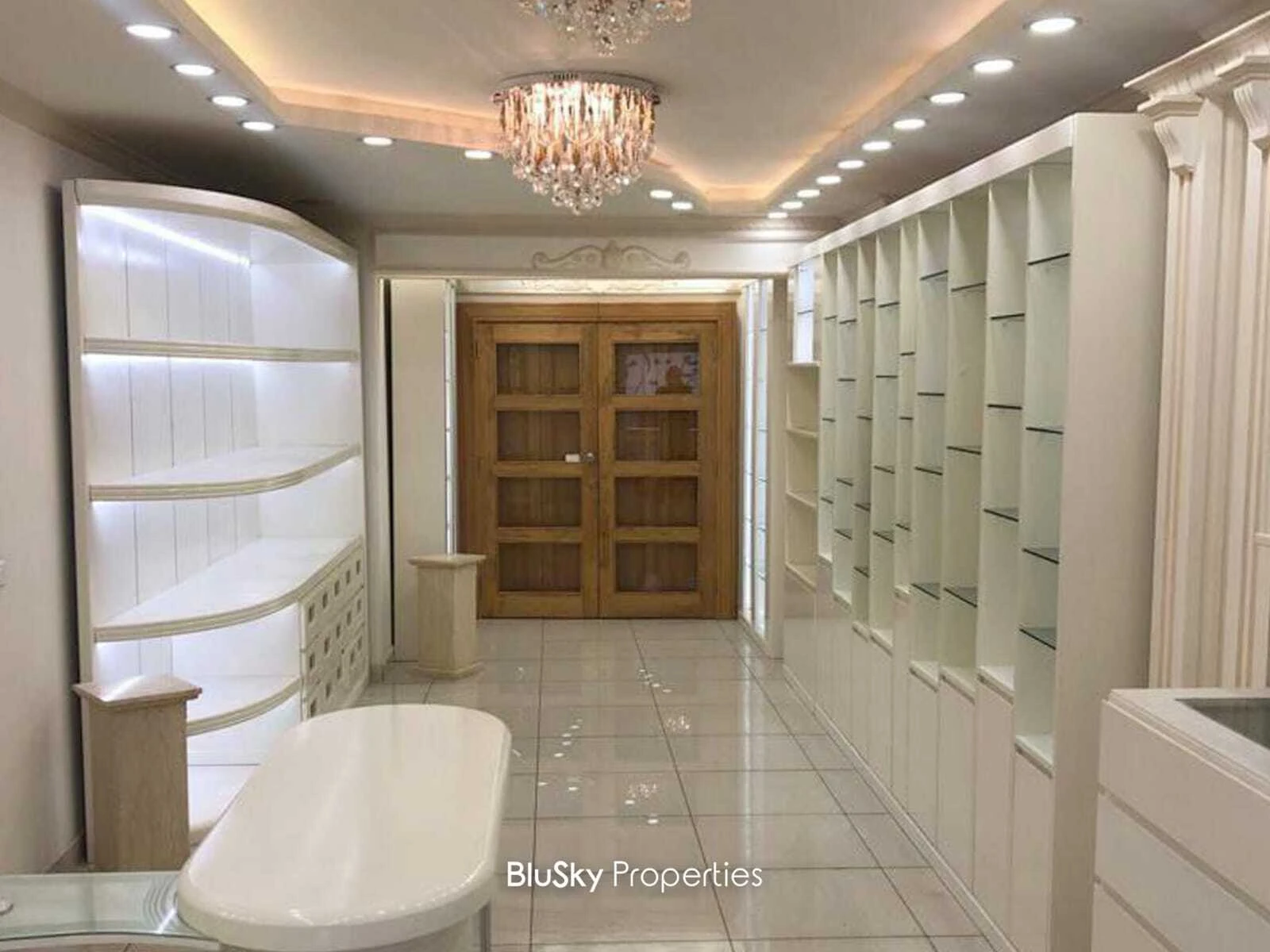 Shop 40m² for Rent in Mazraet Yachouh