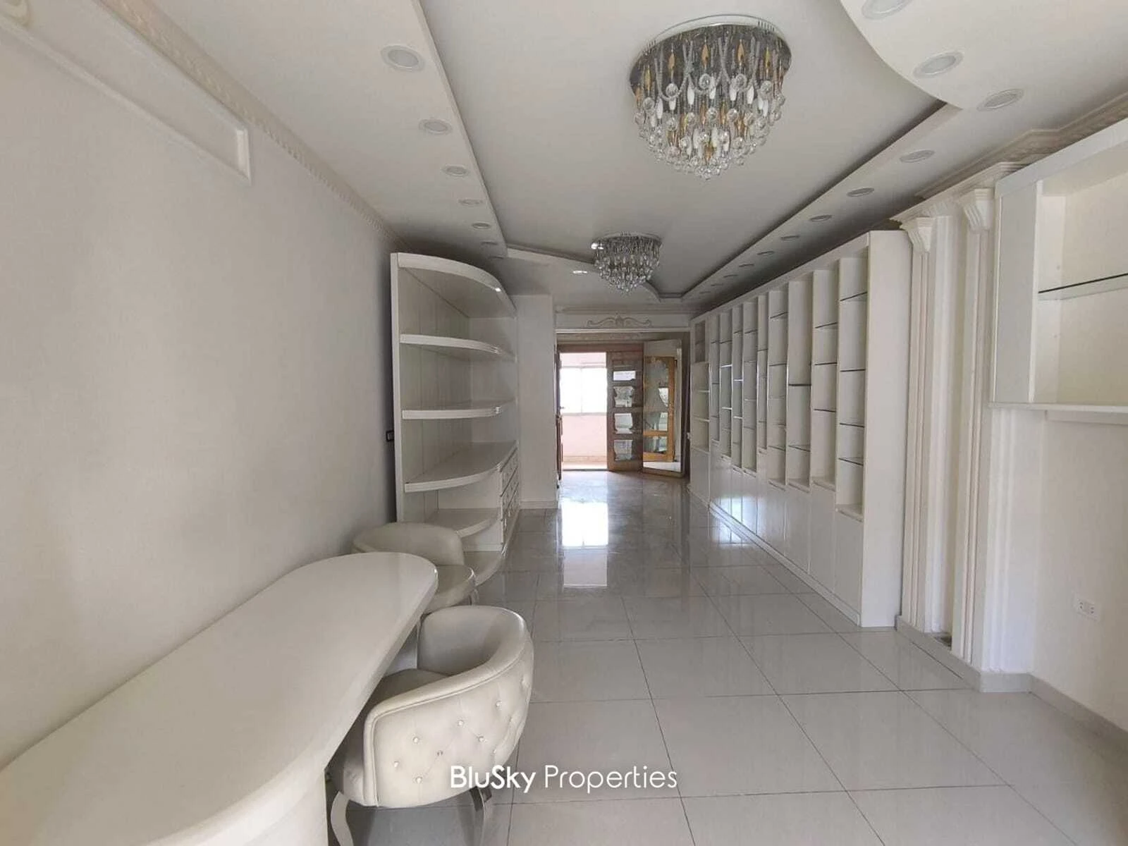 Shop 40m² for Rent in Mazraet Yachouh — الصورة 2