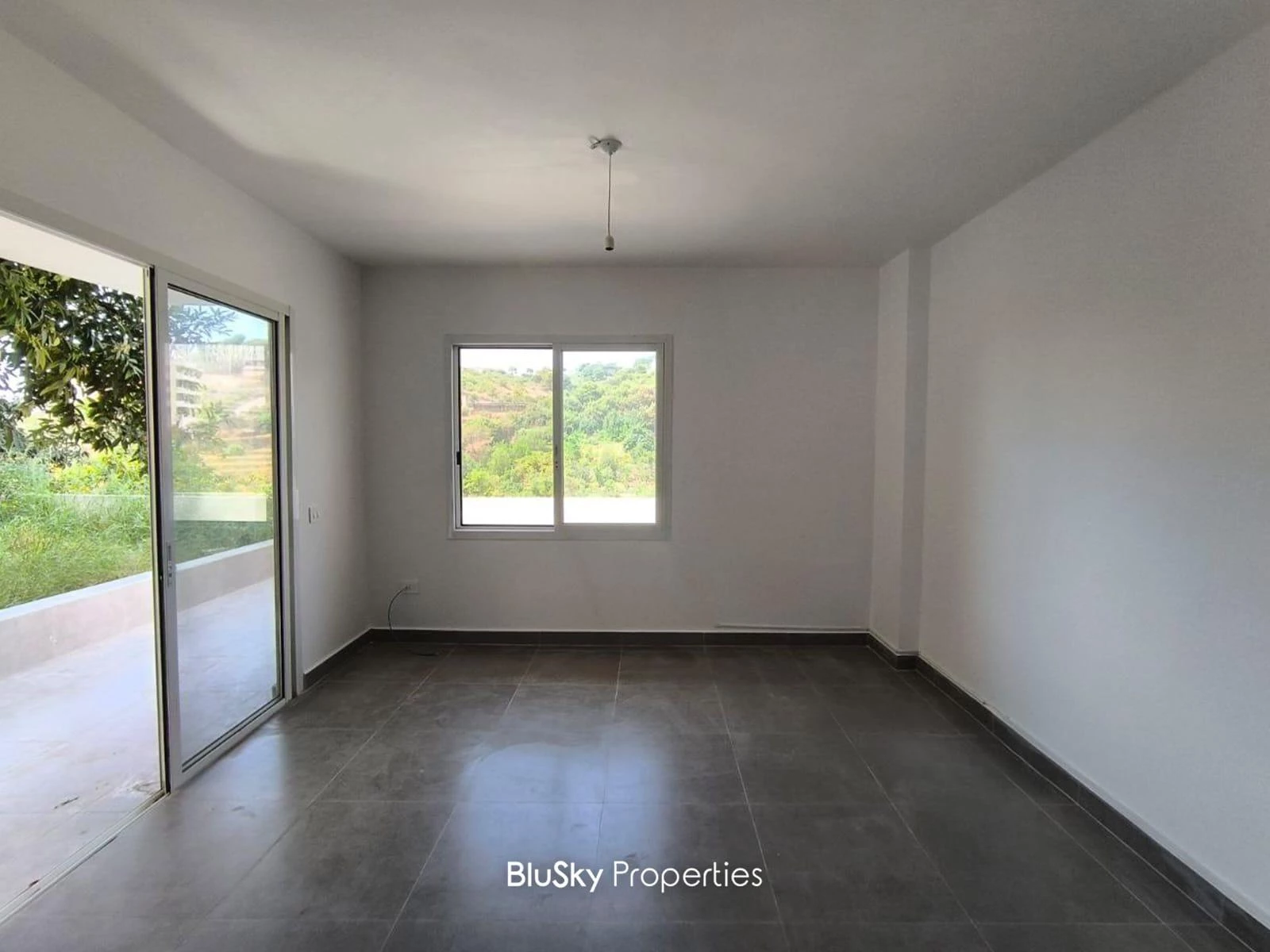 Apartment 160m² Terrace for Sale in Naccache
