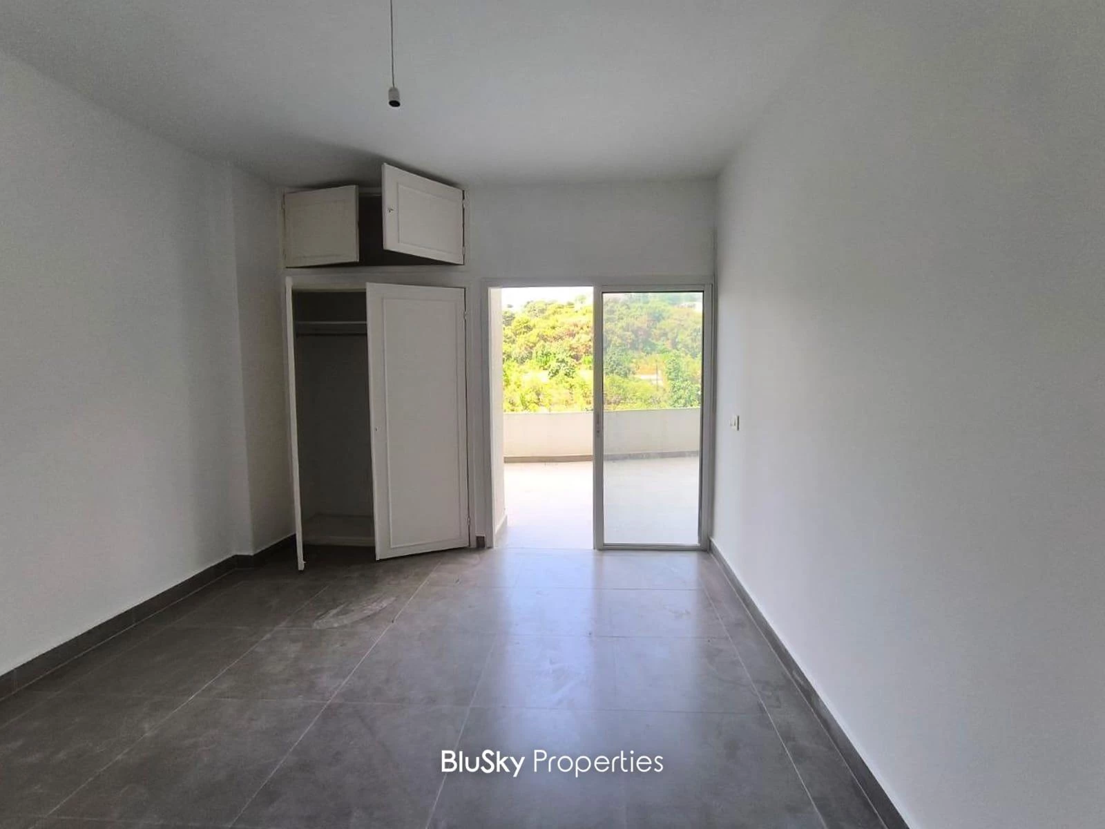 Apartment 160m² Terrace for Sale in Naccache — photo 2