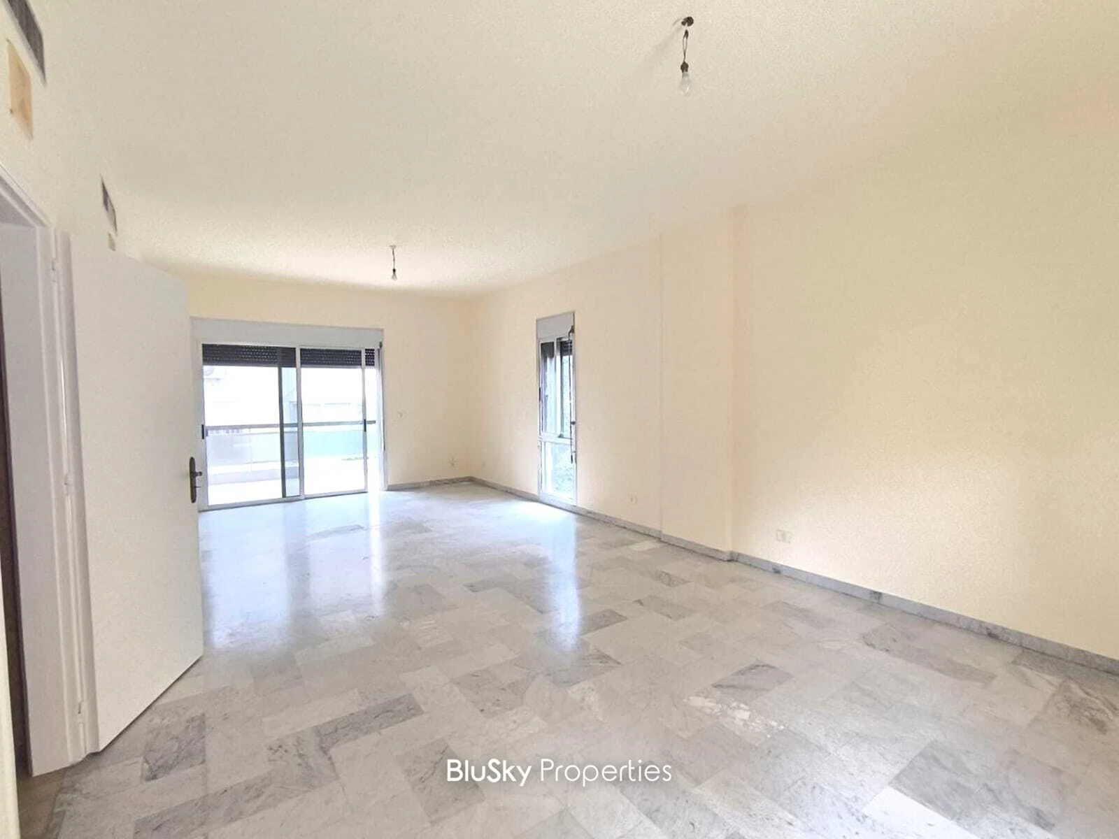 Apartment 200m² for Rent in Naccache