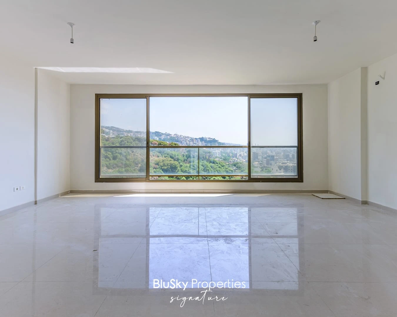 Apartment 300m² for Sale in Naccache