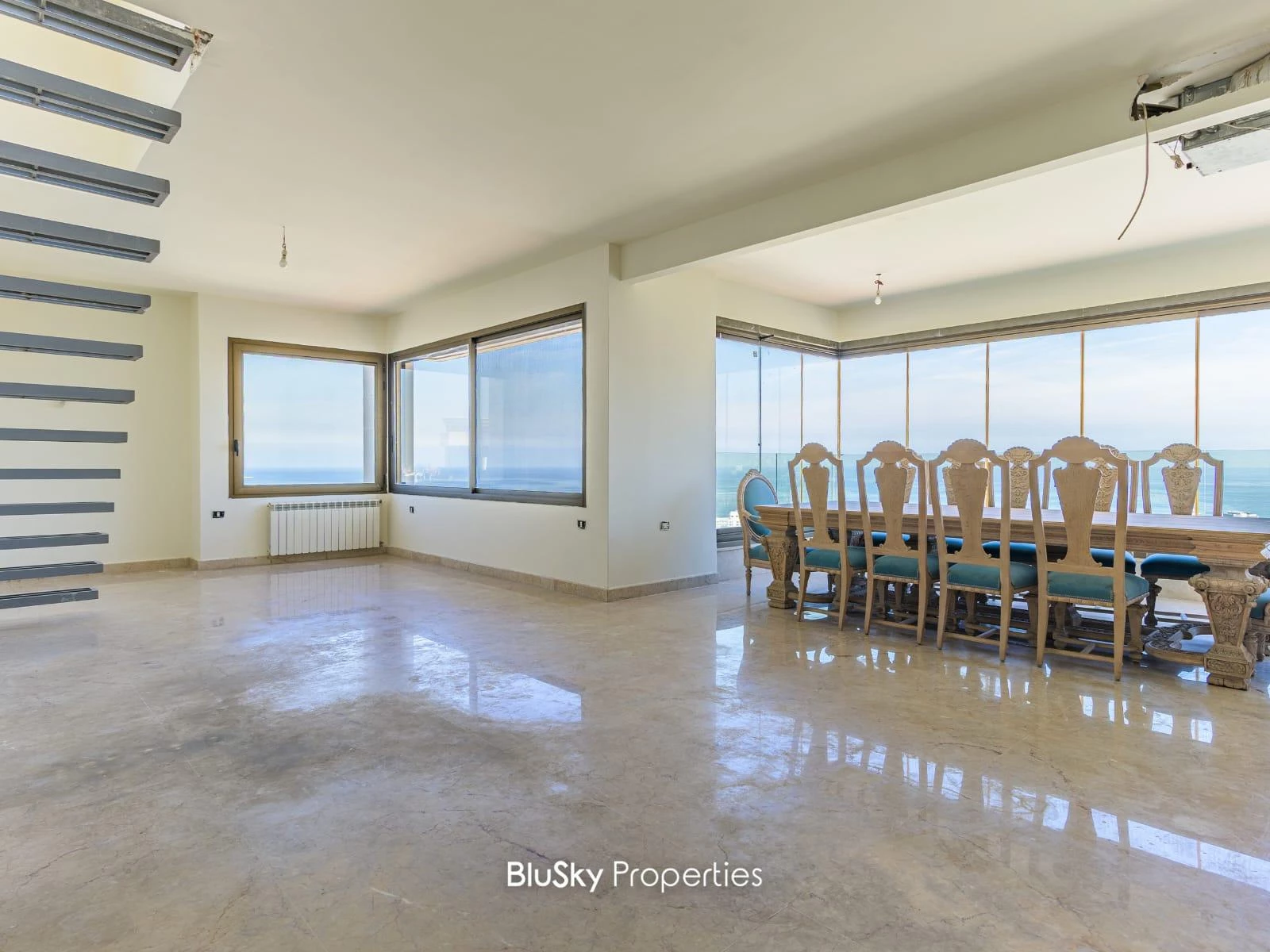 Duplex 300m² Terrace for Sale in Naccache