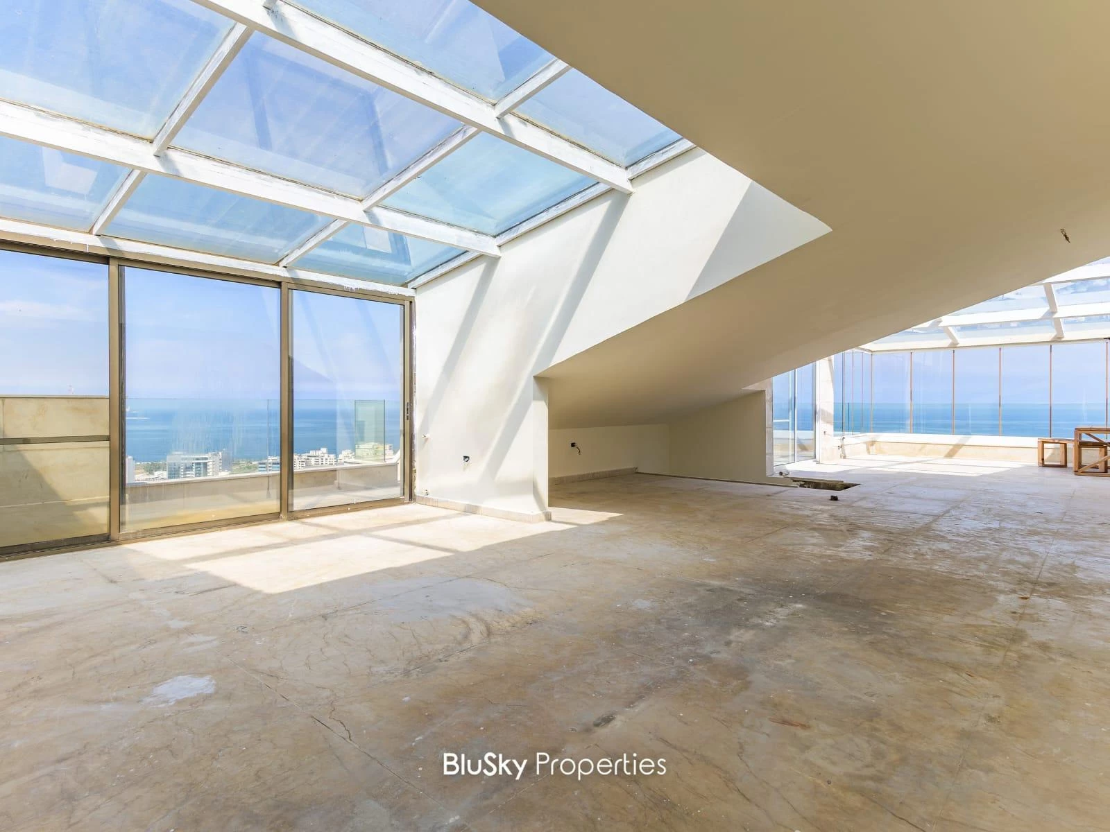 Duplex 300m² Terrace for Sale in Naccache — photo 4