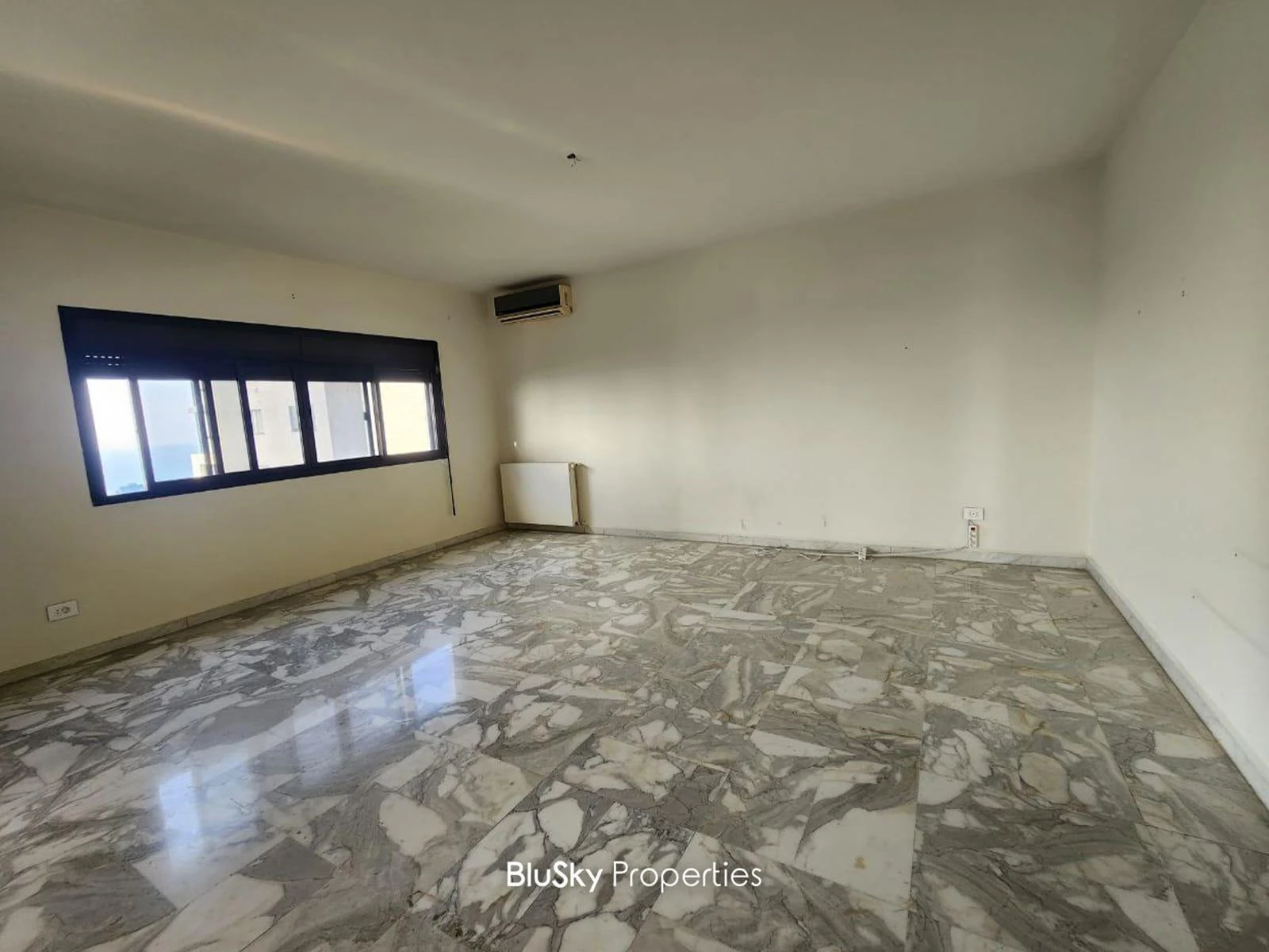 Apartment 330m² Sea View for Sale in Naccache — photo 2