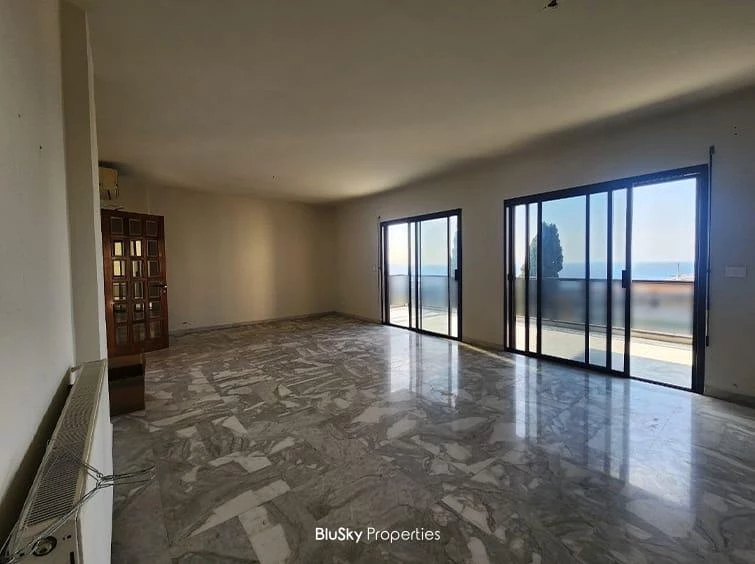 Apartment 340m² Sea View for Rent in Naccache