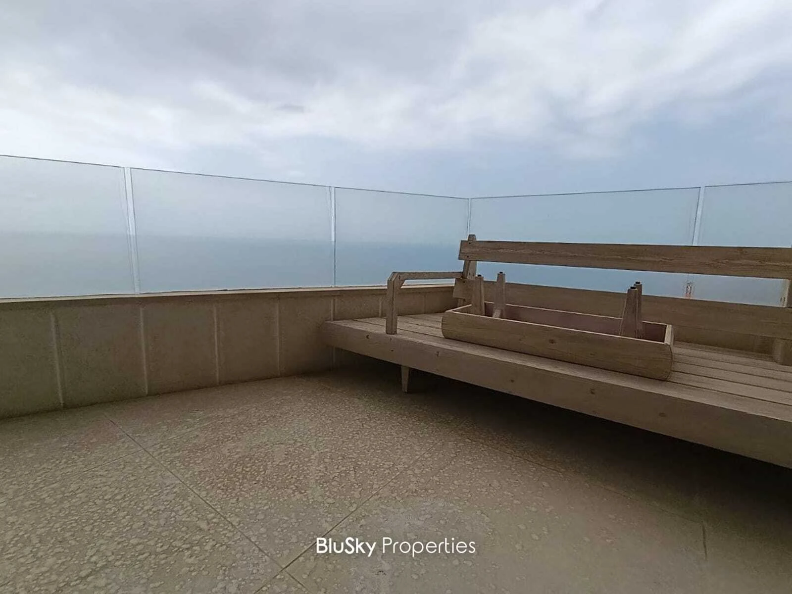 Apartment 168m² Sea View for Sale in Naher Ibrahim — photo 2