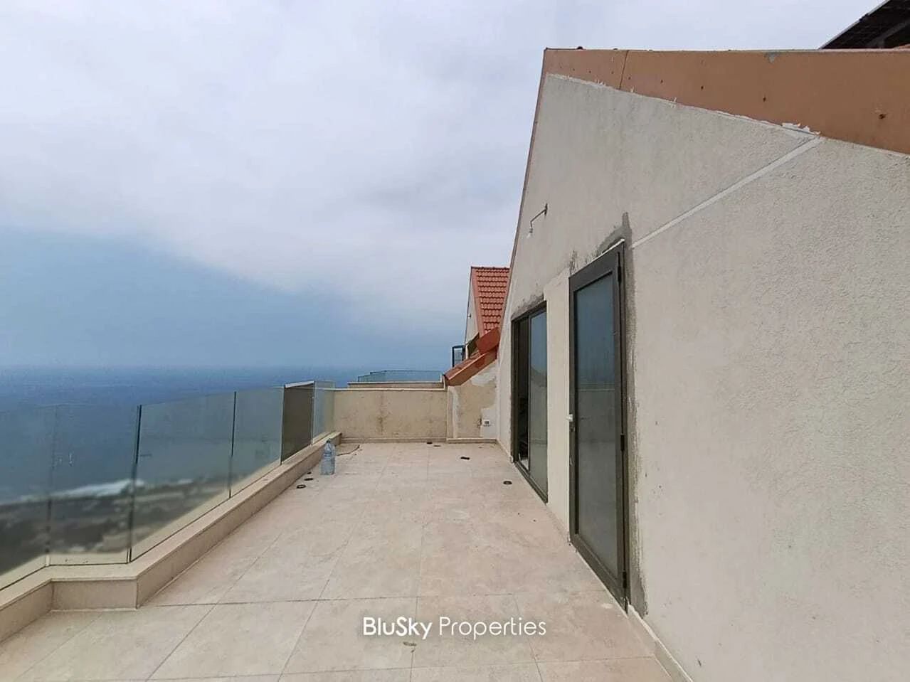 Duplex 235m² Terrace for Sale or Rent in Naher Ibrahim — الصورة 3