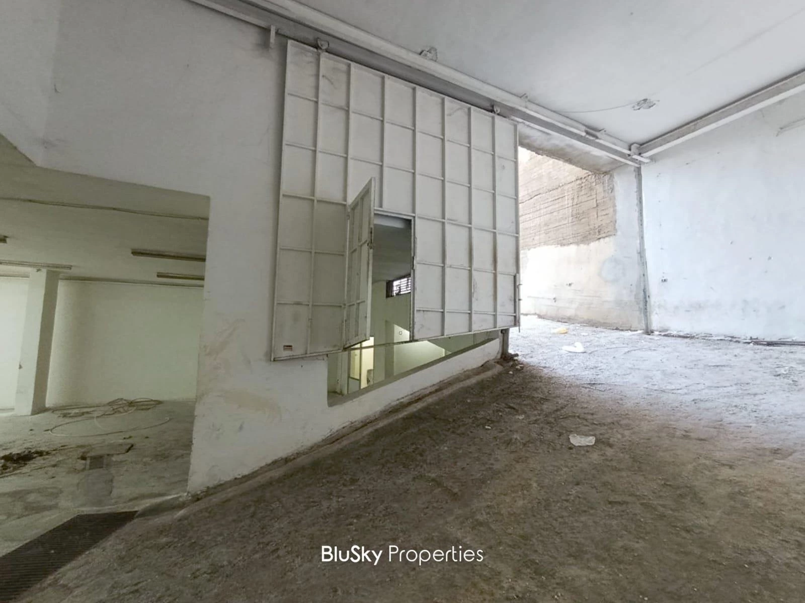Warehouse 500m² for Rent in Naher Ibrahim — الصورة 2