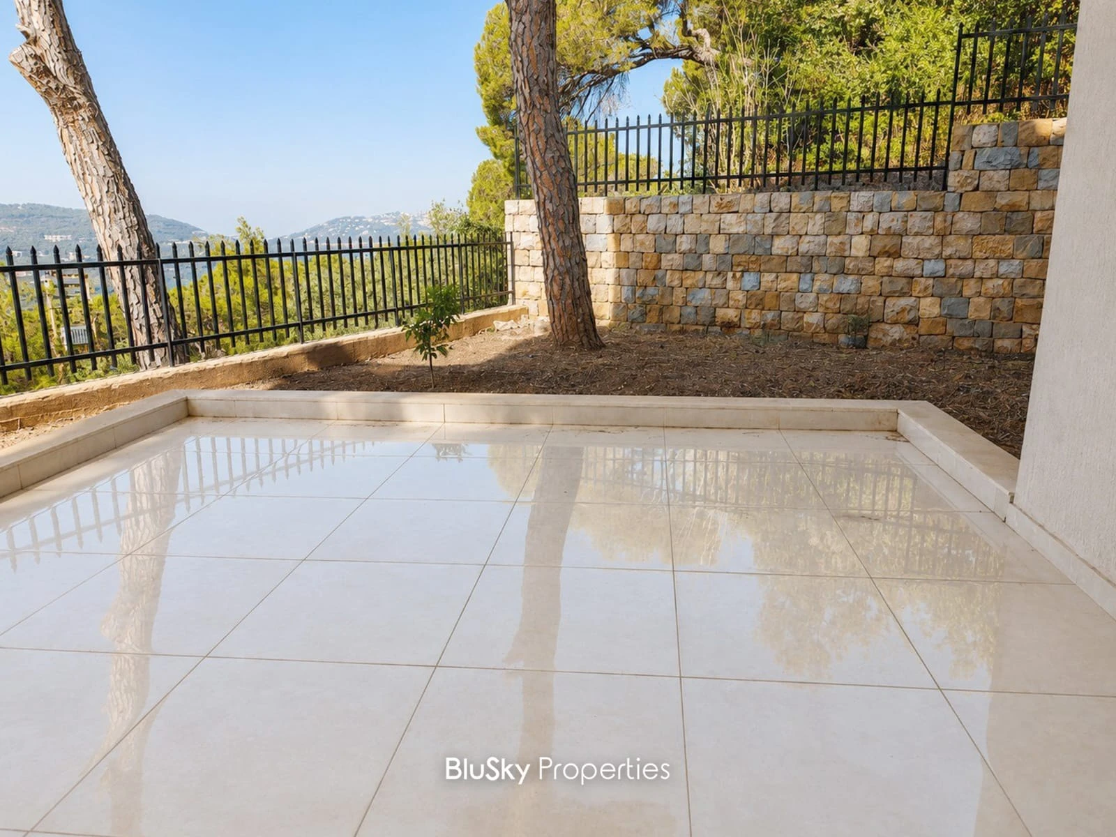 Apartment 175m² with Terrace for Sale in Ouyoun Broumana — الصورة 3