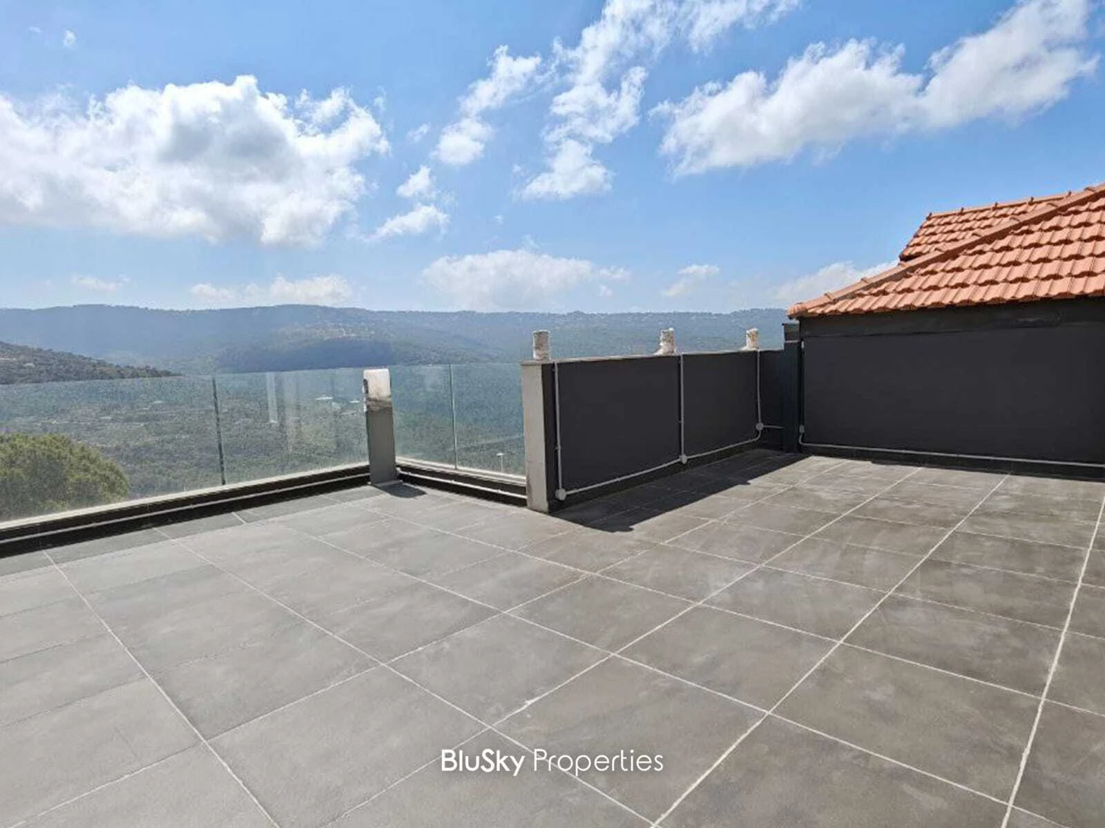 Apartment 240m² Terrace for Sale in Ouyoun Broumana — photo 2