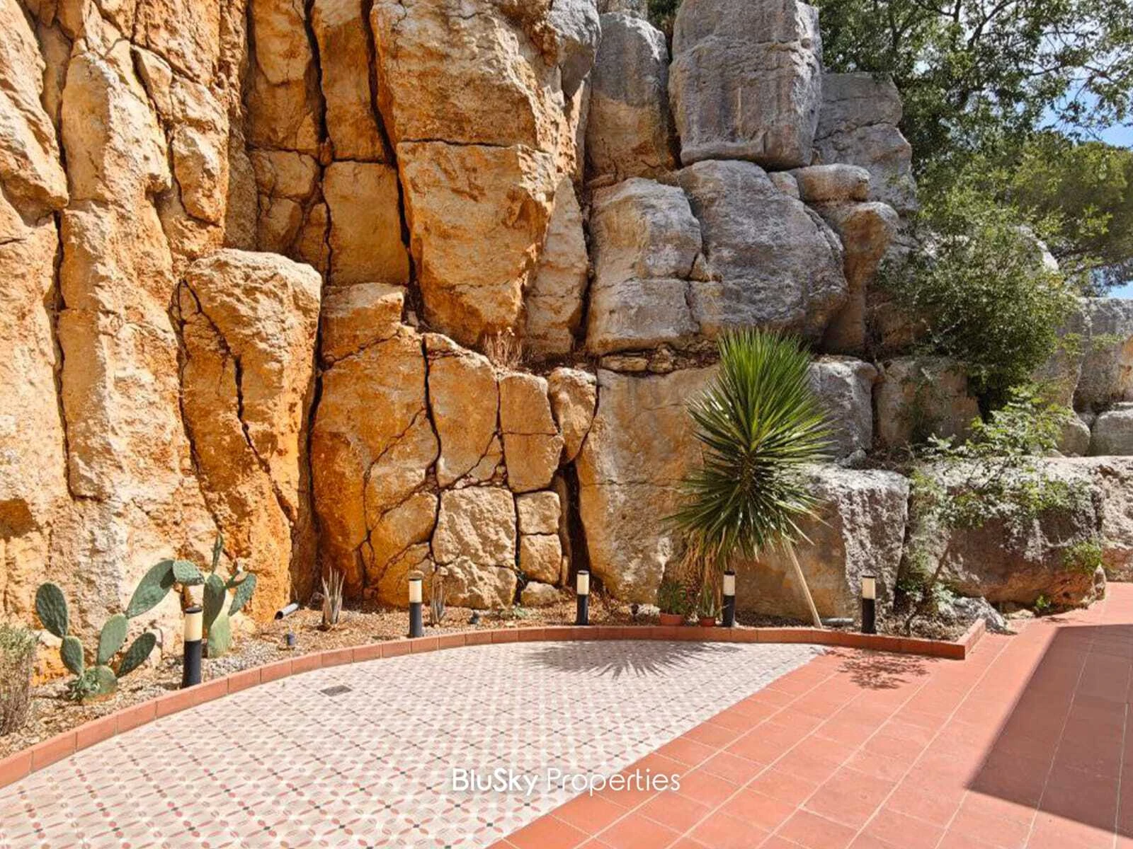 Apartment 240m² Terrace for Sale in Ouyoun Broumana — photo 4