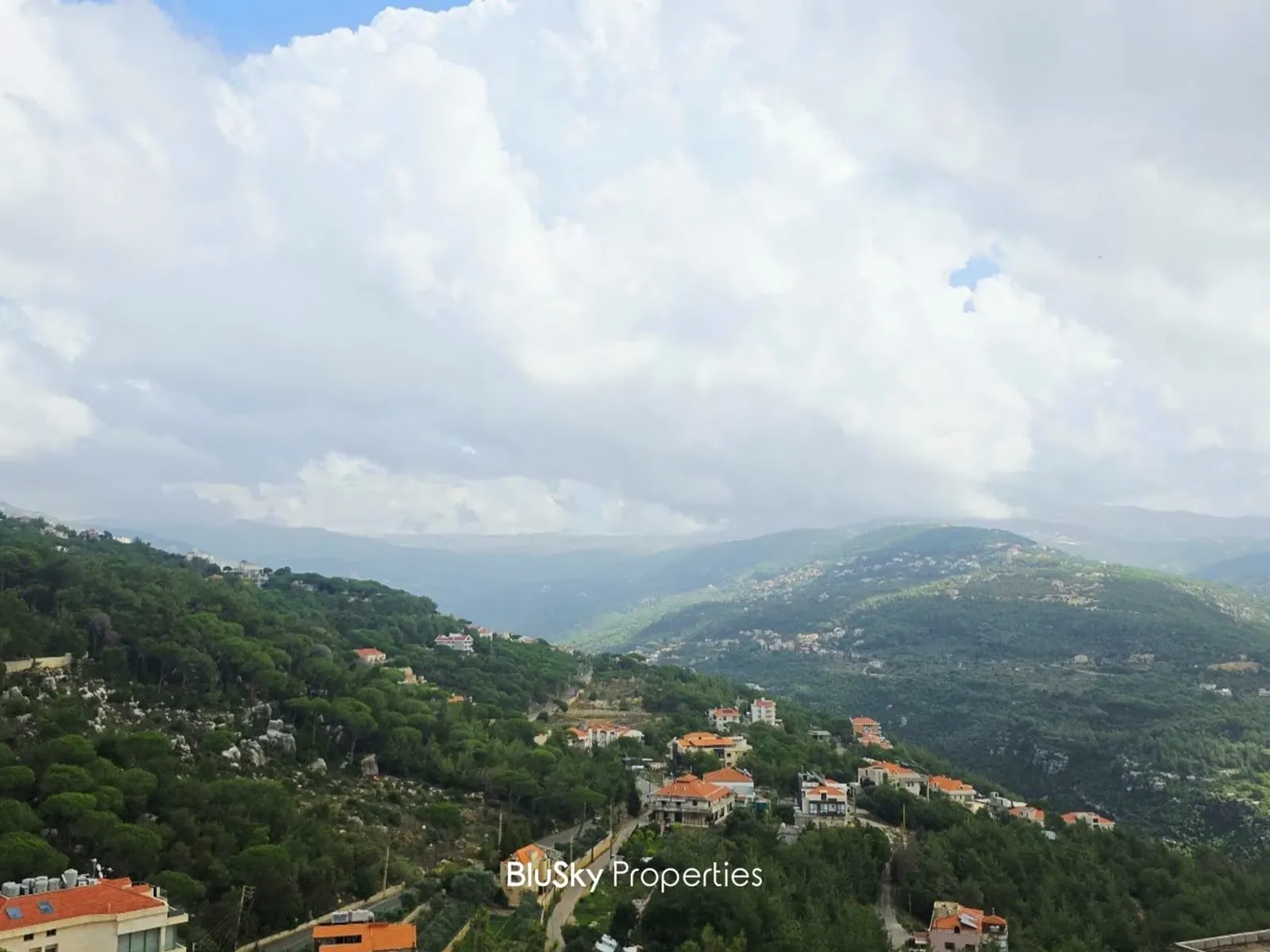 Apartment 250m² for Sale in Ouyoun Broumana — الصورة 3