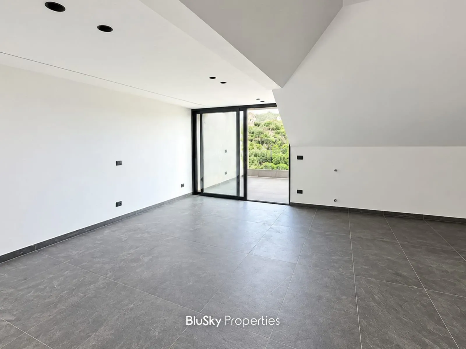 Apartment 250m² for Sale in Ouyoun Broumana — الصورة 4