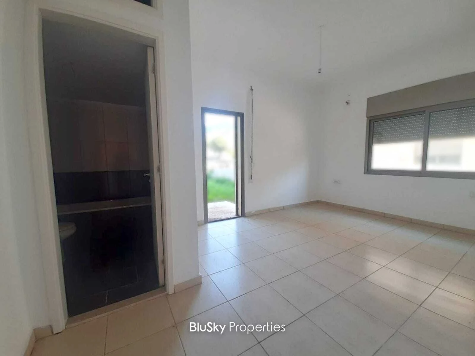 Apartment 150m² Garden for Sale in Okaibe